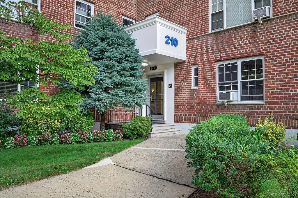 210 Pelham Road, New Rochelle, NY, 1 Bedroom Bedrooms, 4 Rooms Rooms,1 BathroomBathrooms,Residential,For Rent,Pelham,0,1031312 210 Pelham Road, New Rochelle, NY, 1 Bedroom Bedrooms, 4 Rooms Rooms,1 BathroomBathrooms,Residential,For Rent,Pelham,0,1031312