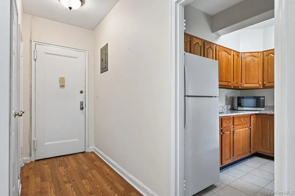A warm entrance foyer with 2 closets welcomes you home A warm entrance foyer with 2 closets welcomes you home