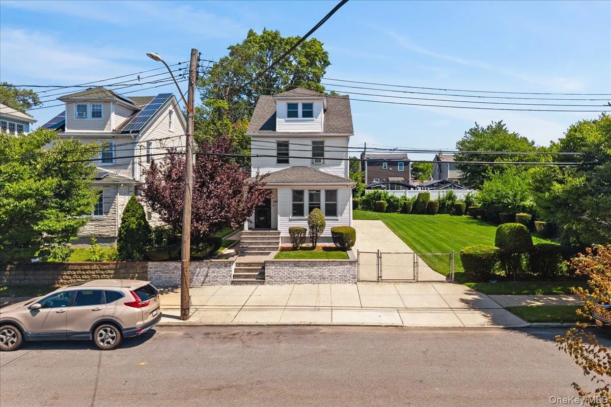 216-21 132ND Avenue, New York, NY, 4 Bedrooms Bedrooms, 8 Rooms Rooms,2 BathroomsBathrooms,Residential,For Rent,132ND,0,1031319 216-21 132ND Avenue, New York, NY, 4 Bedrooms Bedrooms, 8 Rooms Rooms,2 BathroomsBathrooms,Residential,For Rent,132ND,0,1031319