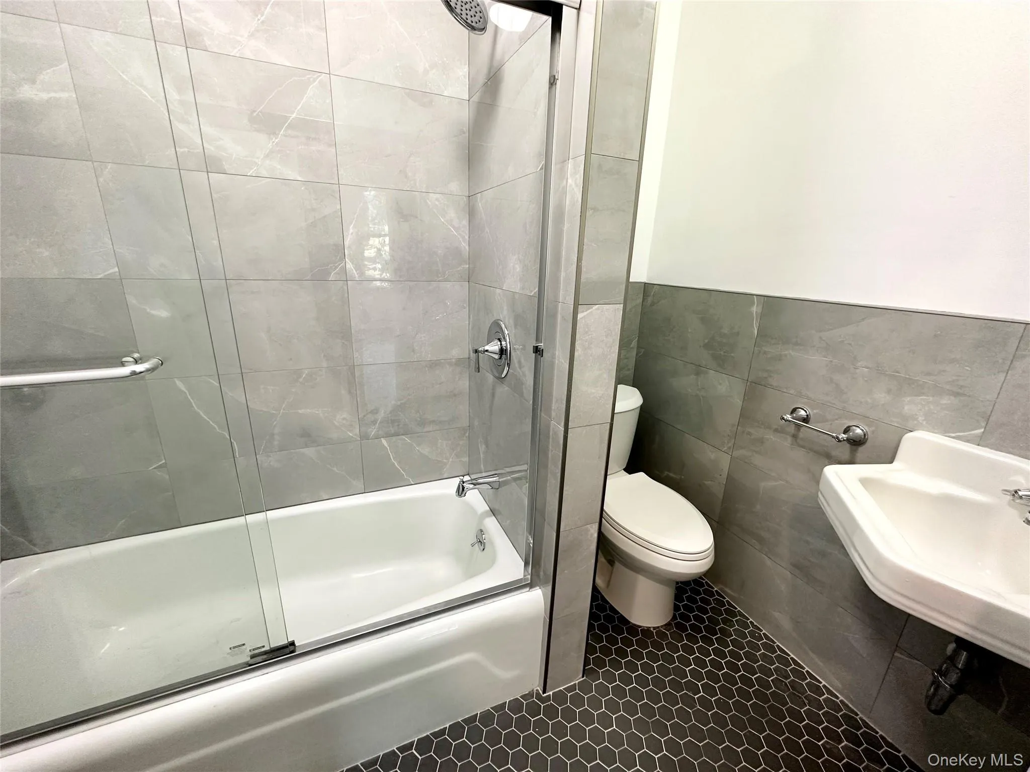 213-49 39th Avenue, New York, NY, 3 Bedrooms Bedrooms, 6 Rooms Rooms,1 BathroomBathrooms,Residential Lease,For Rent,39th,0,1031323 213-49 39th Avenue, New York, NY, 3 Bedrooms Bedrooms, 6 Rooms Rooms,1 BathroomBathrooms,Residential Lease,For Rent,39th,0,1031323