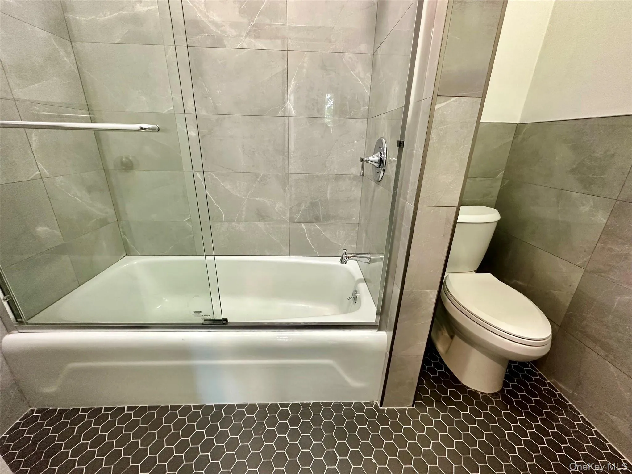 213-49 39th Avenue, New York, NY, 3 Bedrooms Bedrooms, 6 Rooms Rooms,1 BathroomBathrooms,Residential Lease,For Rent,39th,0,1031323 213-49 39th Avenue, New York, NY, 3 Bedrooms Bedrooms, 6 Rooms Rooms,1 BathroomBathrooms,Residential Lease,For Rent,39th,0,1031323