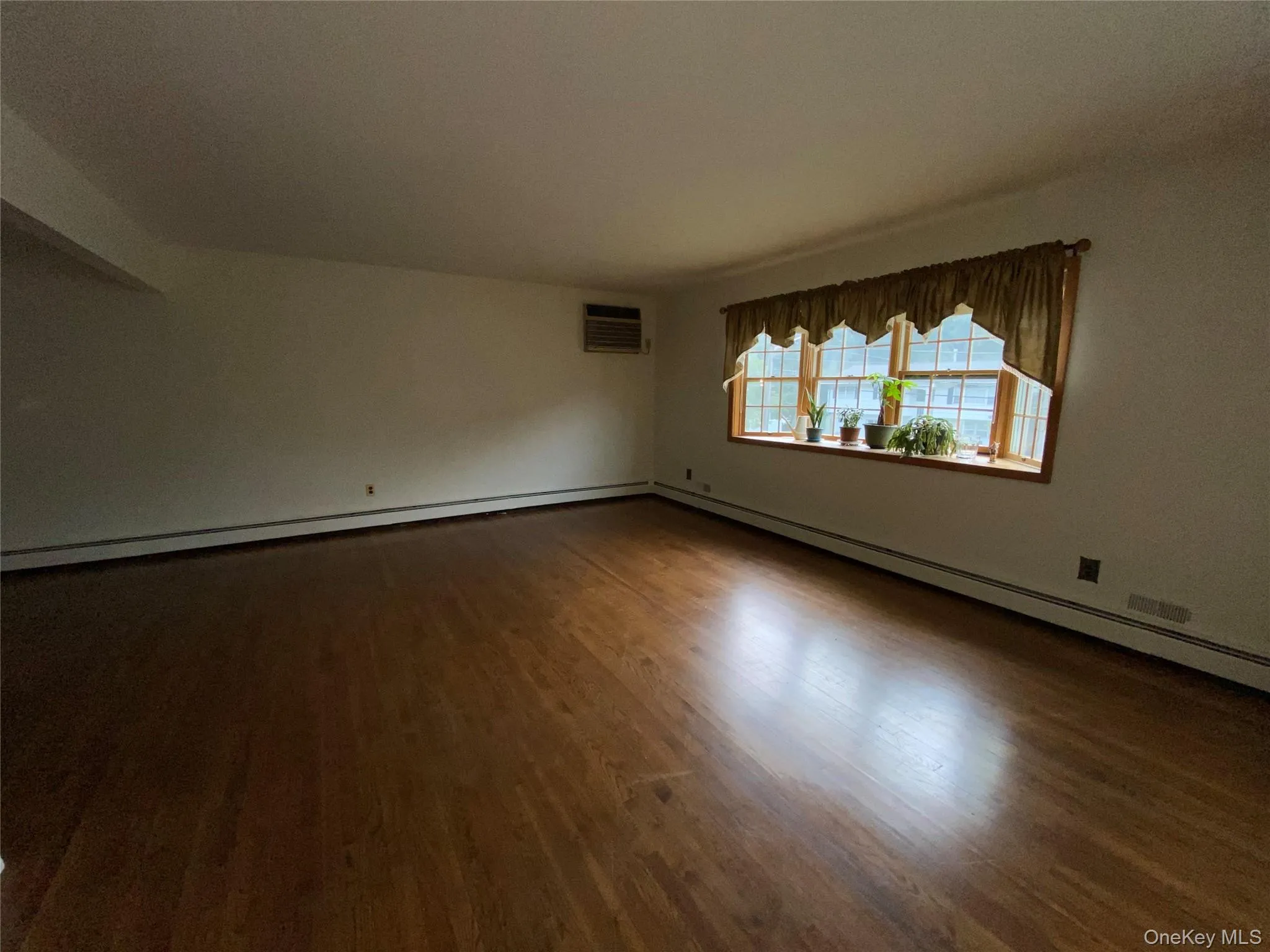 Hardwood floor Hardwood floor