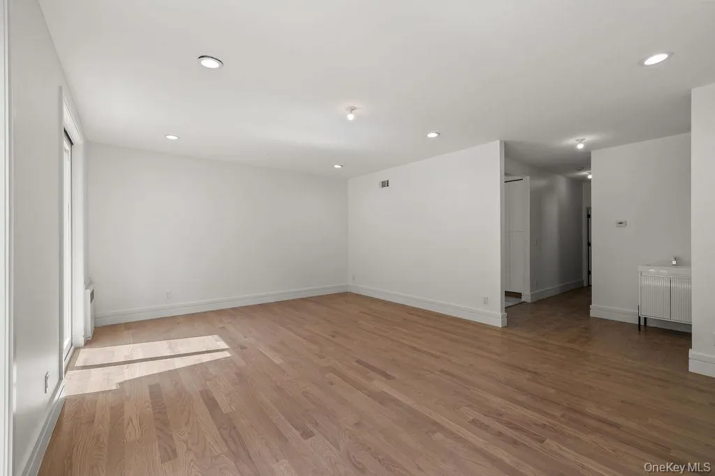 111 Lake Street, Ramapo, NY, 4 Bedrooms Bedrooms, 8 Rooms Rooms,3 BathroomsBathrooms,Residential,For Rent,Lake,0,1031336 111 Lake Street, Ramapo, NY, 4 Bedrooms Bedrooms, 8 Rooms Rooms,3 BathroomsBathrooms,Residential,For Rent,Lake,0,1031336
