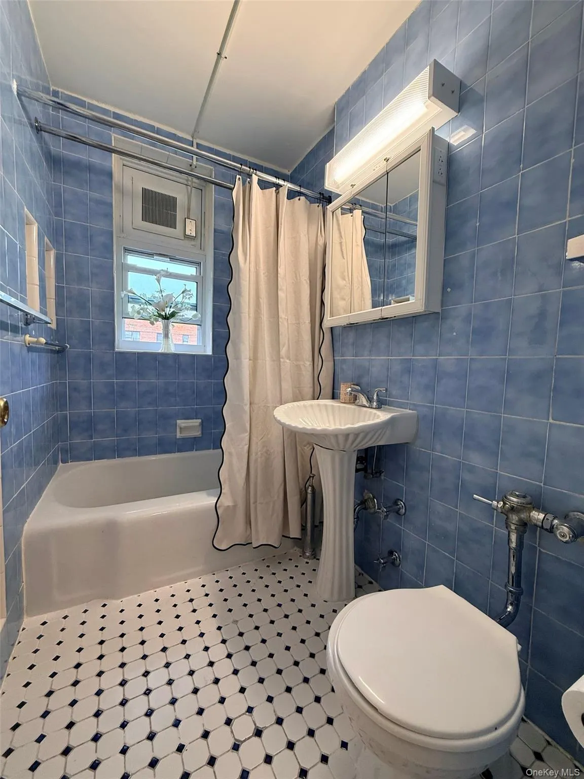 144-44 41st Avenue, New York, NY, 2 Rooms Rooms,1 BathroomBathrooms,Residential,For Rent,41st,0,1031350 144-44 41st Avenue, New York, NY, 2 Rooms Rooms,1 BathroomBathrooms,Residential,For Rent,41st,0,1031350