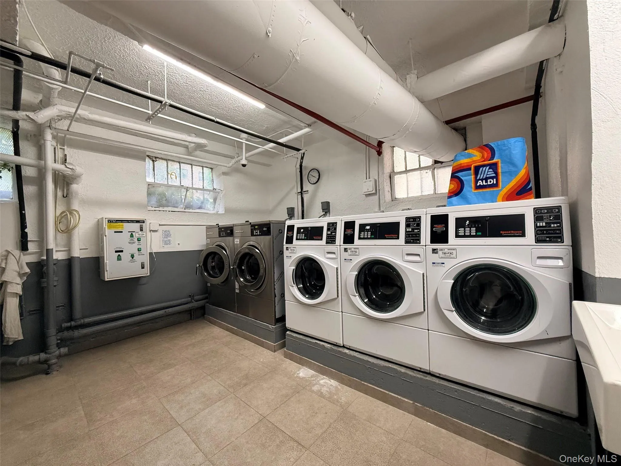 144-44 41st Avenue, New York, NY, 2 Rooms Rooms,1 BathroomBathrooms,Residential,For Rent,41st,0,1031350 144-44 41st Avenue, New York, NY, 2 Rooms Rooms,1 BathroomBathrooms,Residential,For Rent,41st,0,1031350