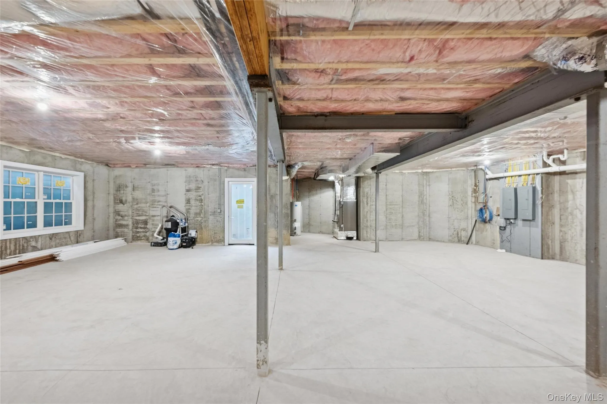 Full unfinished basement Full unfinished basement