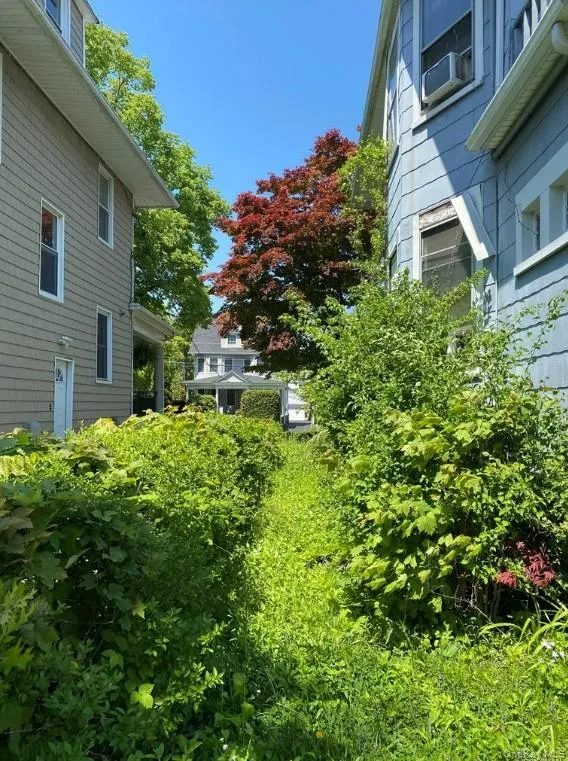 196 Elm Street, New Rochelle, NY, 5 Bedrooms Bedrooms, 10 Rooms Rooms,2 BathroomsBathrooms,Residential,For Rent,Elm,0,1031355 196 Elm Street, New Rochelle, NY, 5 Bedrooms Bedrooms, 10 Rooms Rooms,2 BathroomsBathrooms,Residential,For Rent,Elm,0,1031355
