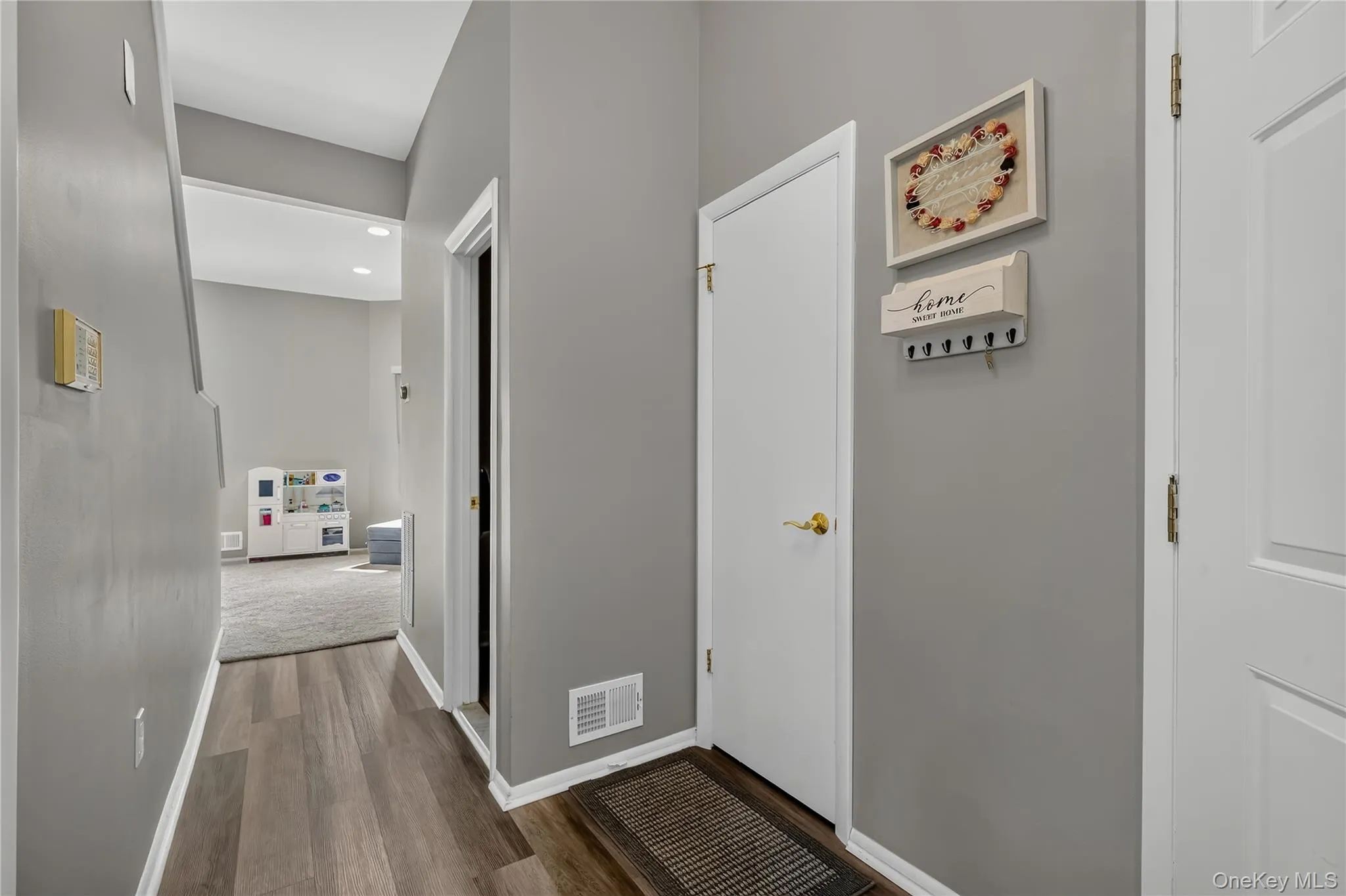 57 Village Green, Clarkstown, NY, 2 Bedrooms Bedrooms, 6 Rooms Rooms,2 BathroomsBathrooms,Residential,For Rent,Village,0,1031369 57 Village Green, Clarkstown, NY, 2 Bedrooms Bedrooms, 6 Rooms Rooms,2 BathroomsBathrooms,Residential,For Rent,Village,0,1031369