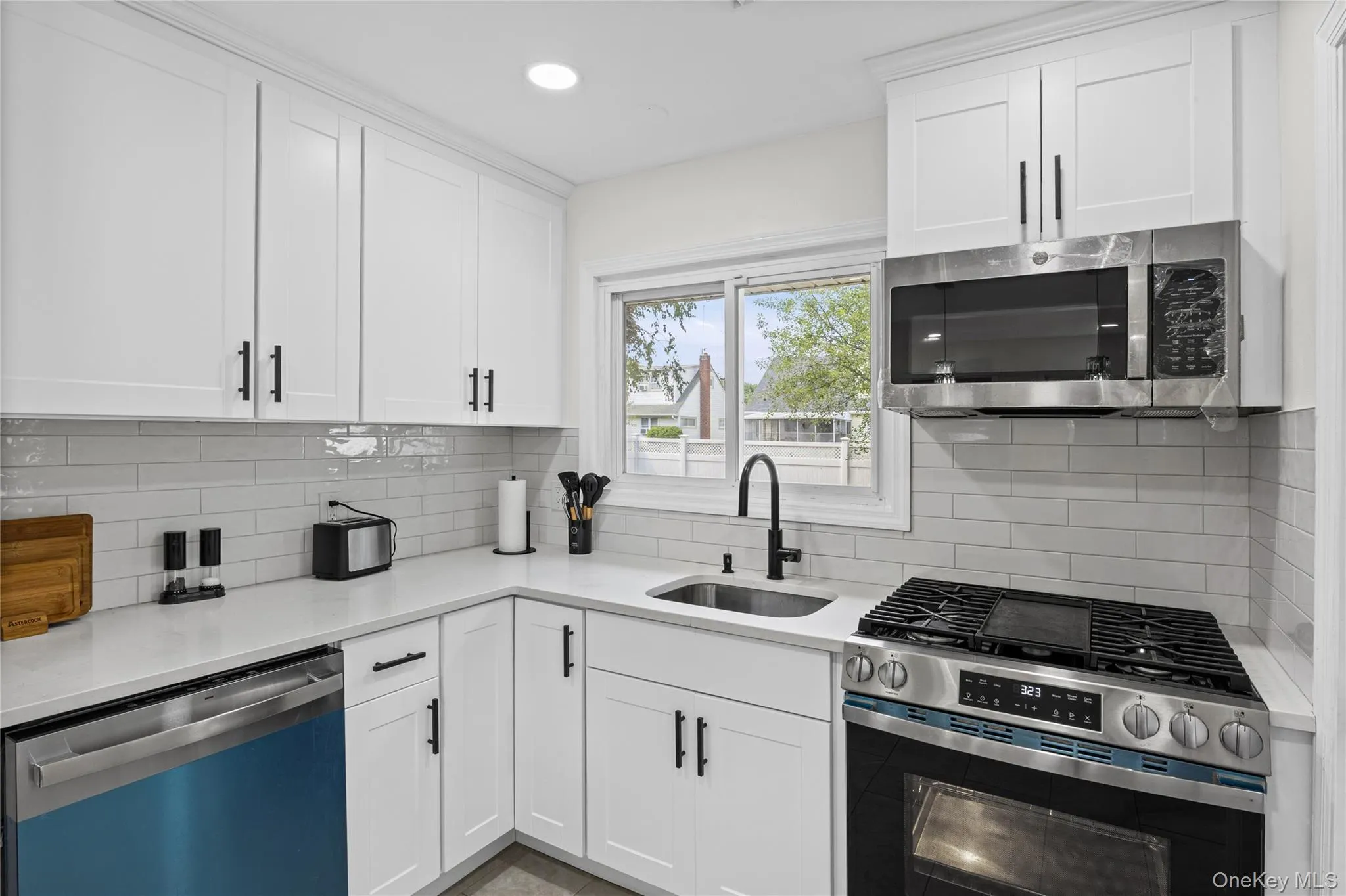 9 Leeds Lane, Babylon, NY, 3 Bedrooms Bedrooms, 6 Rooms Rooms,1 BathroomBathrooms,Residential,For Rent,Leeds,0,1031402 9 Leeds Lane, Babylon, NY, 3 Bedrooms Bedrooms, 6 Rooms Rooms,1 BathroomBathrooms,Residential,For Rent,Leeds,0,1031402