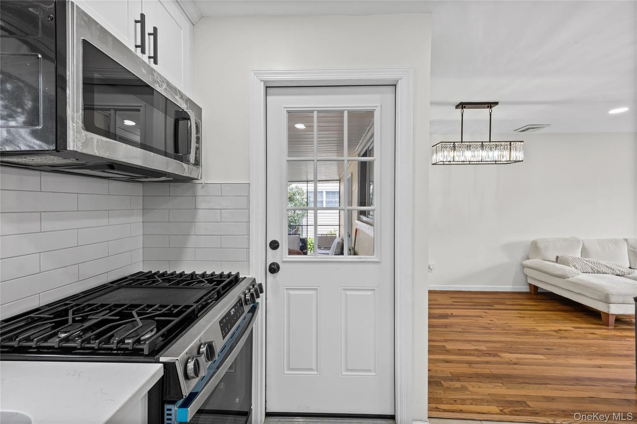 9 Leeds Lane, Babylon, NY, 3 Bedrooms Bedrooms, 6 Rooms Rooms,1 BathroomBathrooms,Residential,For Rent,Leeds,0,1031402 9 Leeds Lane, Babylon, NY, 3 Bedrooms Bedrooms, 6 Rooms Rooms,1 BathroomBathrooms,Residential,For Rent,Leeds,0,1031402