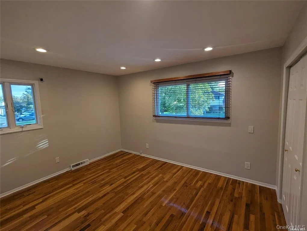 19 Comanche Lane, Huntington, NY, 4 Bedrooms Bedrooms, 9 Rooms Rooms,2 BathroomsBathrooms,Residential Lease,For Rent,Comanche,0,1031403 19 Comanche Lane, Huntington, NY, 4 Bedrooms Bedrooms, 9 Rooms Rooms,2 BathroomsBathrooms,Residential Lease,For Rent,Comanche,0,1031403
