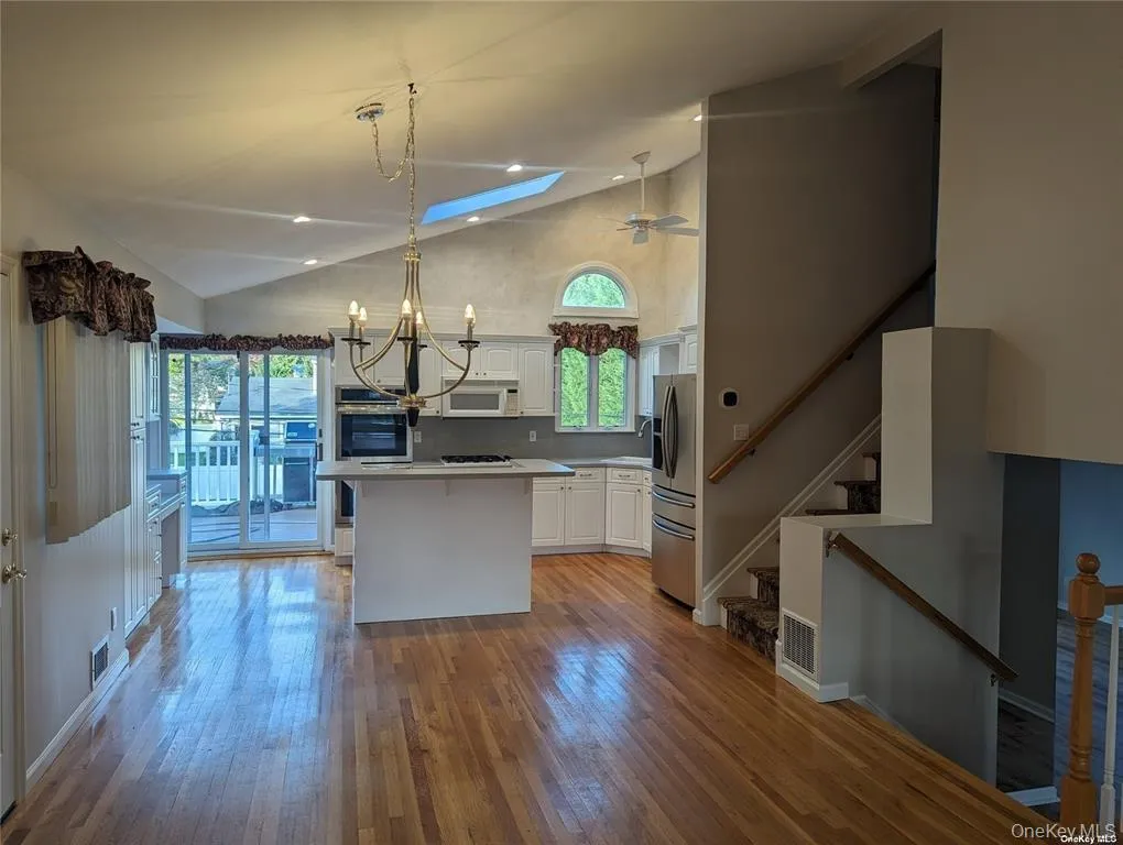 19 Comanche Lane, Huntington, NY, 4 Bedrooms Bedrooms, 9 Rooms Rooms,2 BathroomsBathrooms,Residential Lease,For Rent,Comanche,0,1031403 19 Comanche Lane, Huntington, NY, 4 Bedrooms Bedrooms, 9 Rooms Rooms,2 BathroomsBathrooms,Residential Lease,For Rent,Comanche,0,1031403