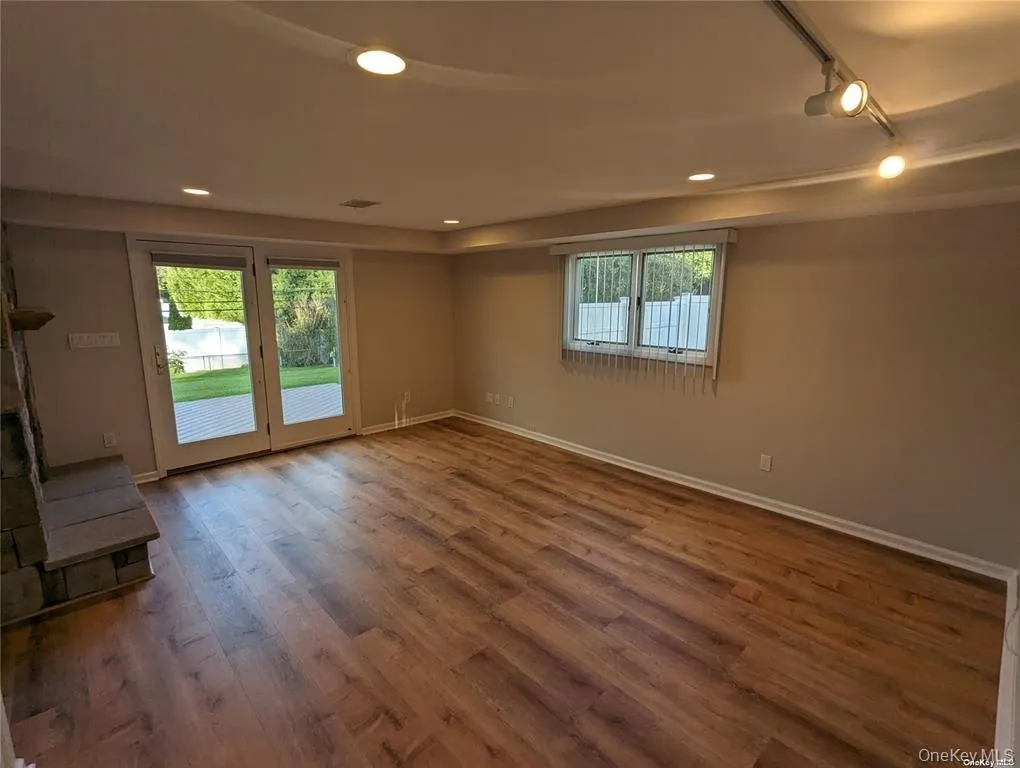 19 Comanche Lane, Huntington, NY, 4 Bedrooms Bedrooms, 9 Rooms Rooms,2 BathroomsBathrooms,Residential Lease,For Rent,Comanche,0,1031403 19 Comanche Lane, Huntington, NY, 4 Bedrooms Bedrooms, 9 Rooms Rooms,2 BathroomsBathrooms,Residential Lease,For Rent,Comanche,0,1031403