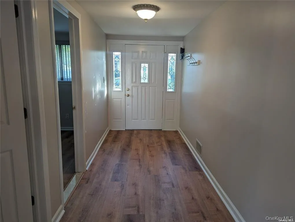 19 Comanche Lane, Huntington, NY, 4 Bedrooms Bedrooms, 9 Rooms Rooms,2 BathroomsBathrooms,Residential Lease,For Rent,Comanche,0,1031403 19 Comanche Lane, Huntington, NY, 4 Bedrooms Bedrooms, 9 Rooms Rooms,2 BathroomsBathrooms,Residential Lease,For Rent,Comanche,0,1031403
