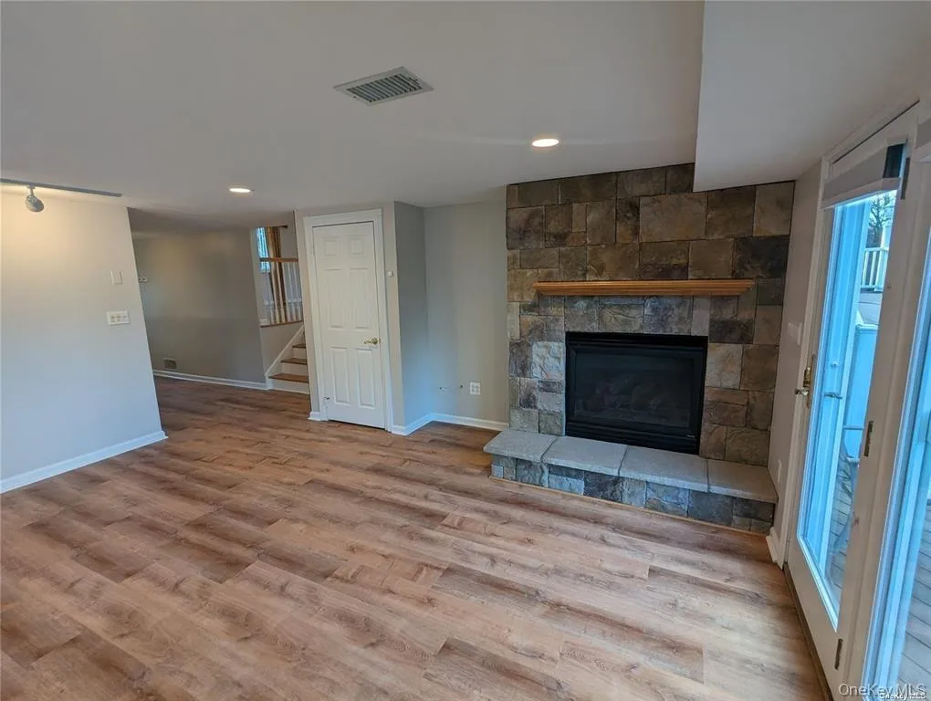 19 Comanche Lane, Huntington, NY, 4 Bedrooms Bedrooms, 9 Rooms Rooms,2 BathroomsBathrooms,Residential Lease,For Rent,Comanche,0,1031403 19 Comanche Lane, Huntington, NY, 4 Bedrooms Bedrooms, 9 Rooms Rooms,2 BathroomsBathrooms,Residential Lease,For Rent,Comanche,0,1031403