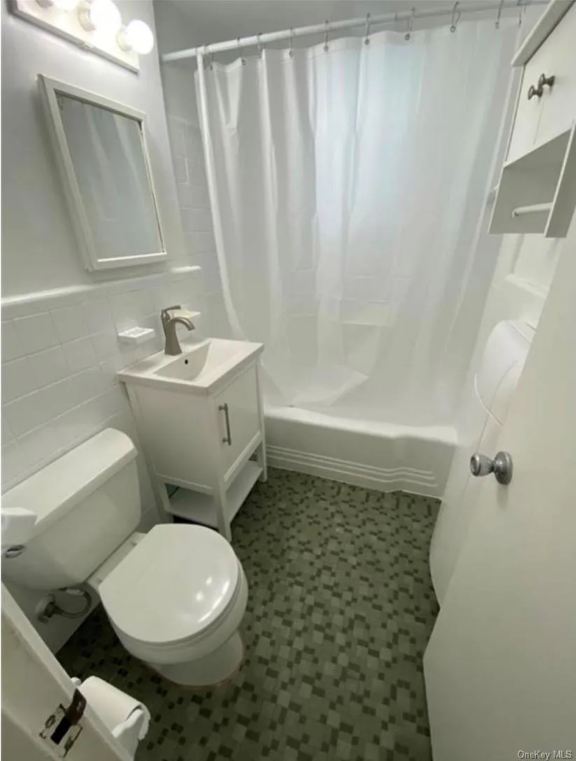 220 Pelham Road, New Rochelle, NY, 1 Bedroom Bedrooms, 3 Rooms Rooms,1 BathroomBathrooms,Residential Lease,For Rent,Pelham,0,1031411 220 Pelham Road, New Rochelle, NY, 1 Bedroom Bedrooms, 3 Rooms Rooms,1 BathroomBathrooms,Residential Lease,For Rent,Pelham,0,1031411