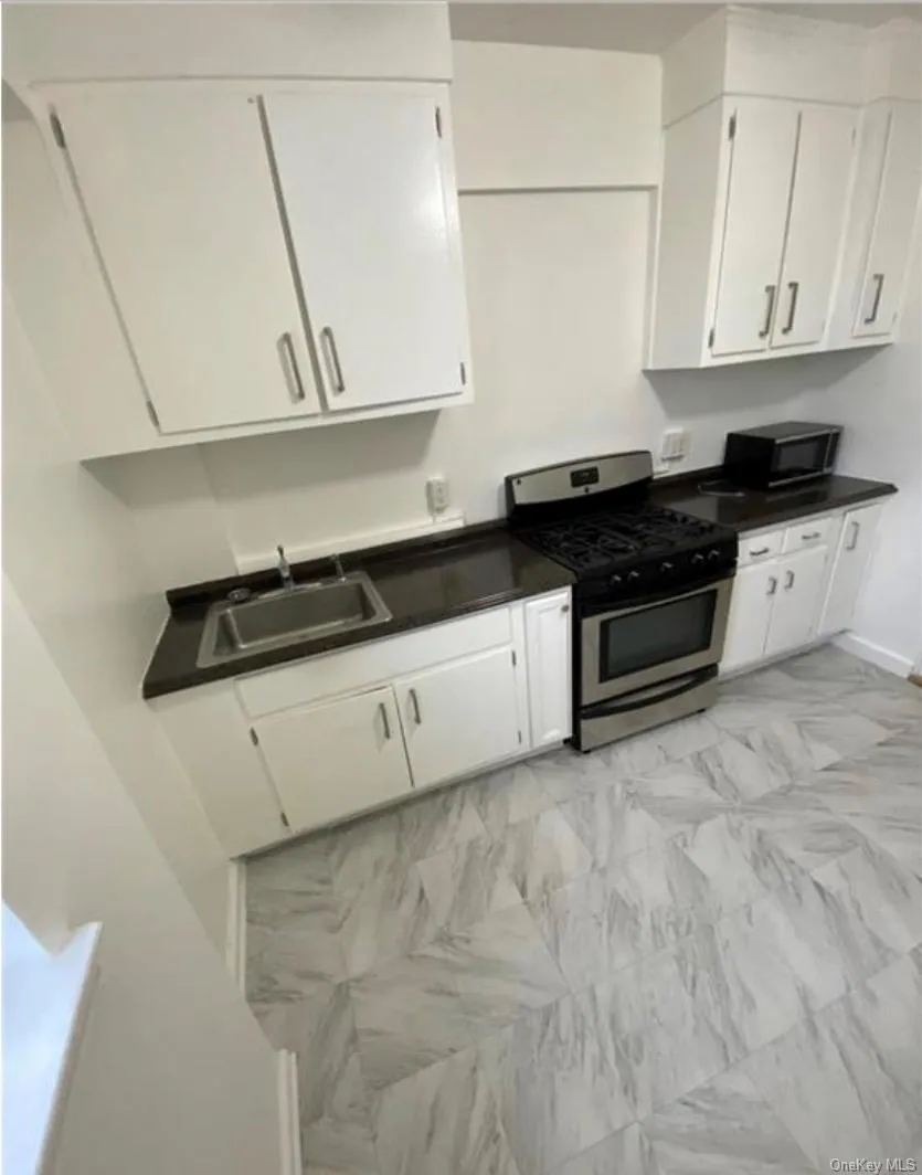220 Pelham Road, New Rochelle, NY, 1 Bedroom Bedrooms, 3 Rooms Rooms,1 BathroomBathrooms,Residential Lease,For Rent,Pelham,0,1031411 220 Pelham Road, New Rochelle, NY, 1 Bedroom Bedrooms, 3 Rooms Rooms,1 BathroomBathrooms,Residential Lease,For Rent,Pelham,0,1031411