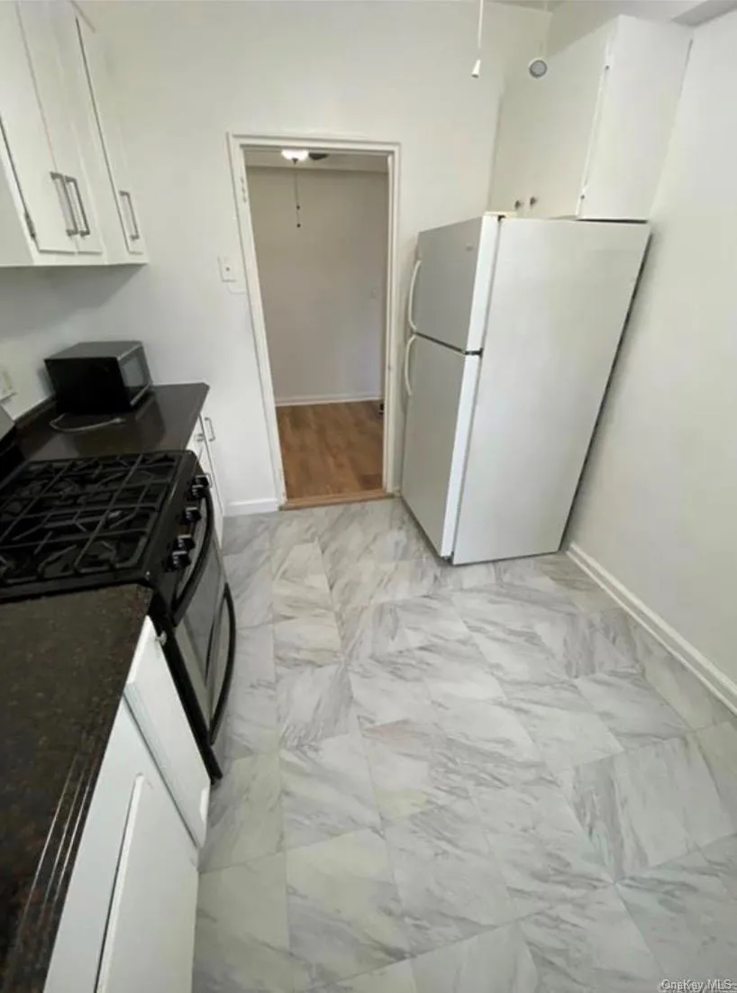 220 Pelham Road, New Rochelle, NY, 1 Bedroom Bedrooms, 3 Rooms Rooms,1 BathroomBathrooms,Residential Lease,For Rent,Pelham,0,1031411 220 Pelham Road, New Rochelle, NY, 1 Bedroom Bedrooms, 3 Rooms Rooms,1 BathroomBathrooms,Residential Lease,For Rent,Pelham,0,1031411