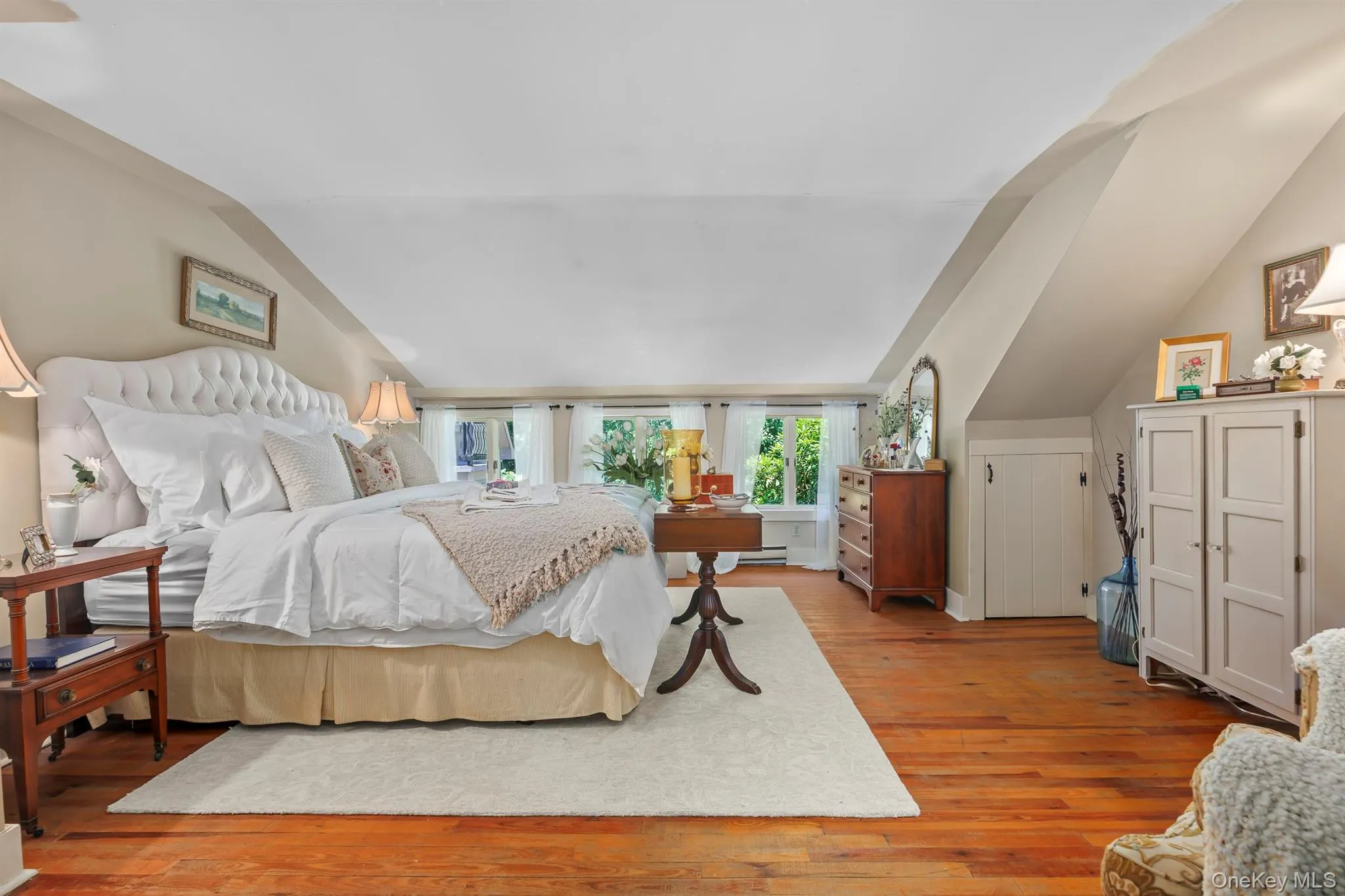 The home has a total of 3 generously- proportioned bedrooms. The home has a total of 3 generously- proportioned bedrooms.