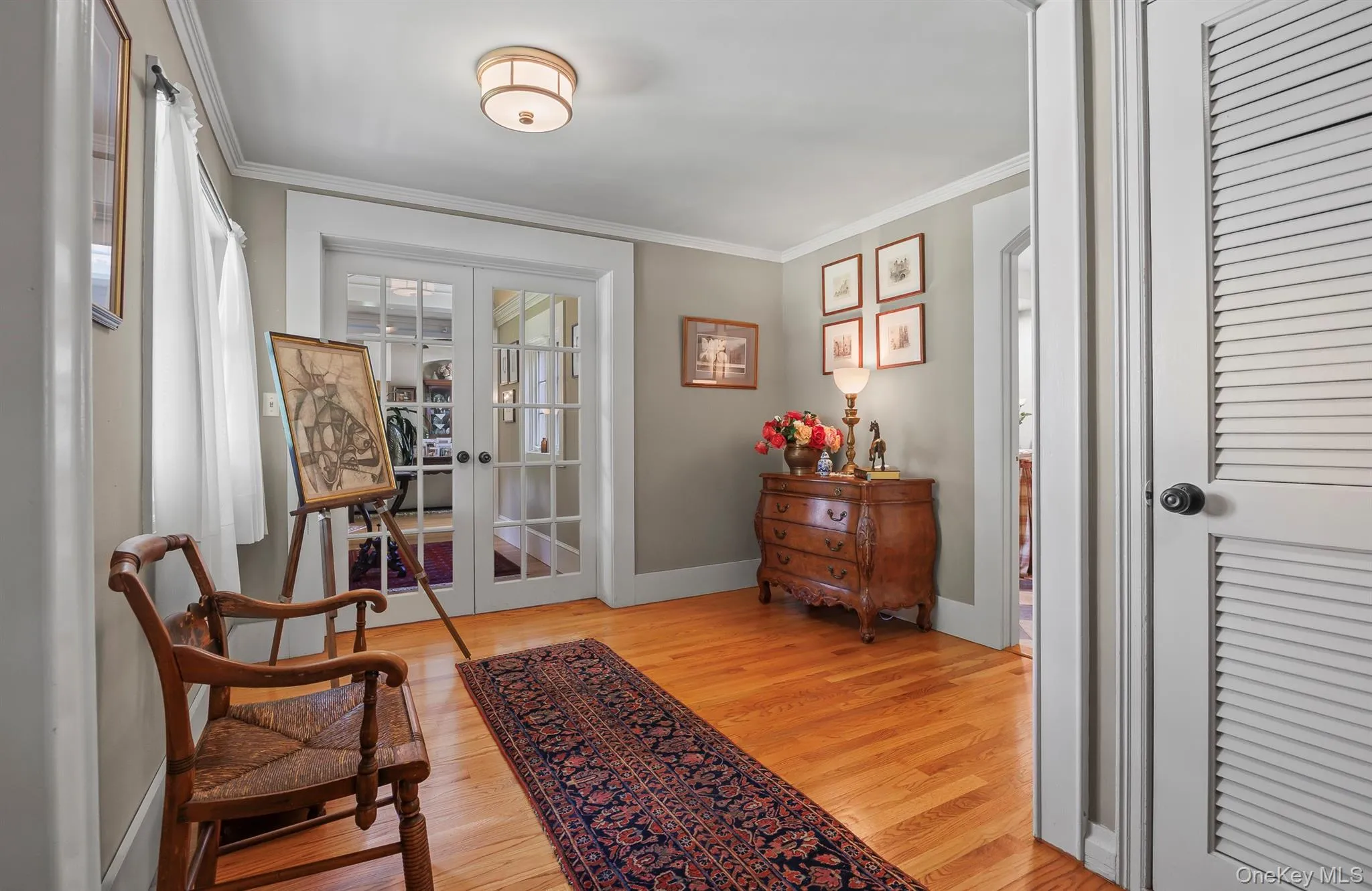 A lovely entrance foyer A lovely entrance foyer