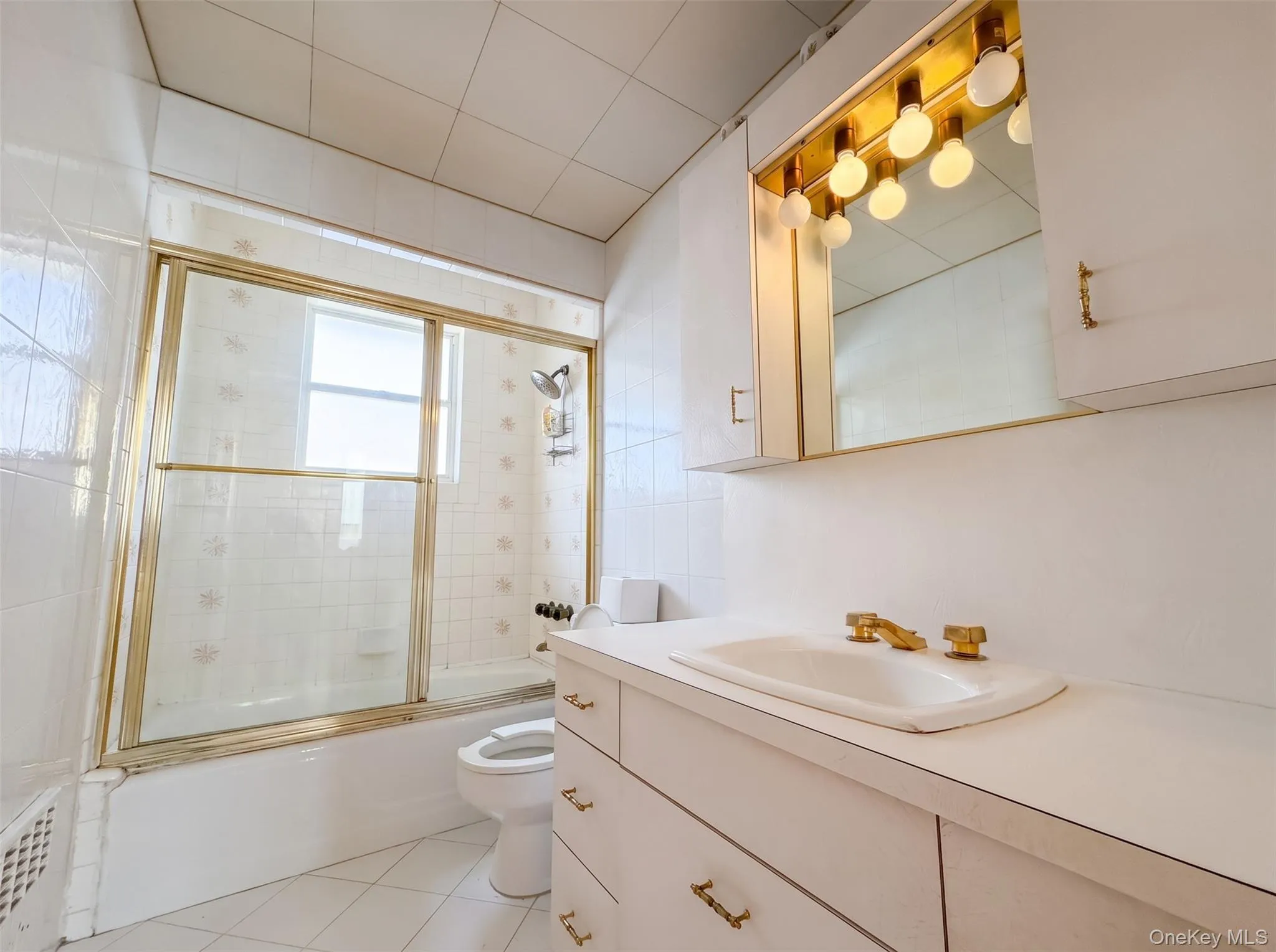6424 80th Avenue, New York, NY, 3 Bedrooms Bedrooms, 7 Rooms Rooms,2 BathroomsBathrooms,Residential,For Rent,80th,0,1031415 6424 80th Avenue, New York, NY, 3 Bedrooms Bedrooms, 7 Rooms Rooms,2 BathroomsBathrooms,Residential,For Rent,80th,0,1031415