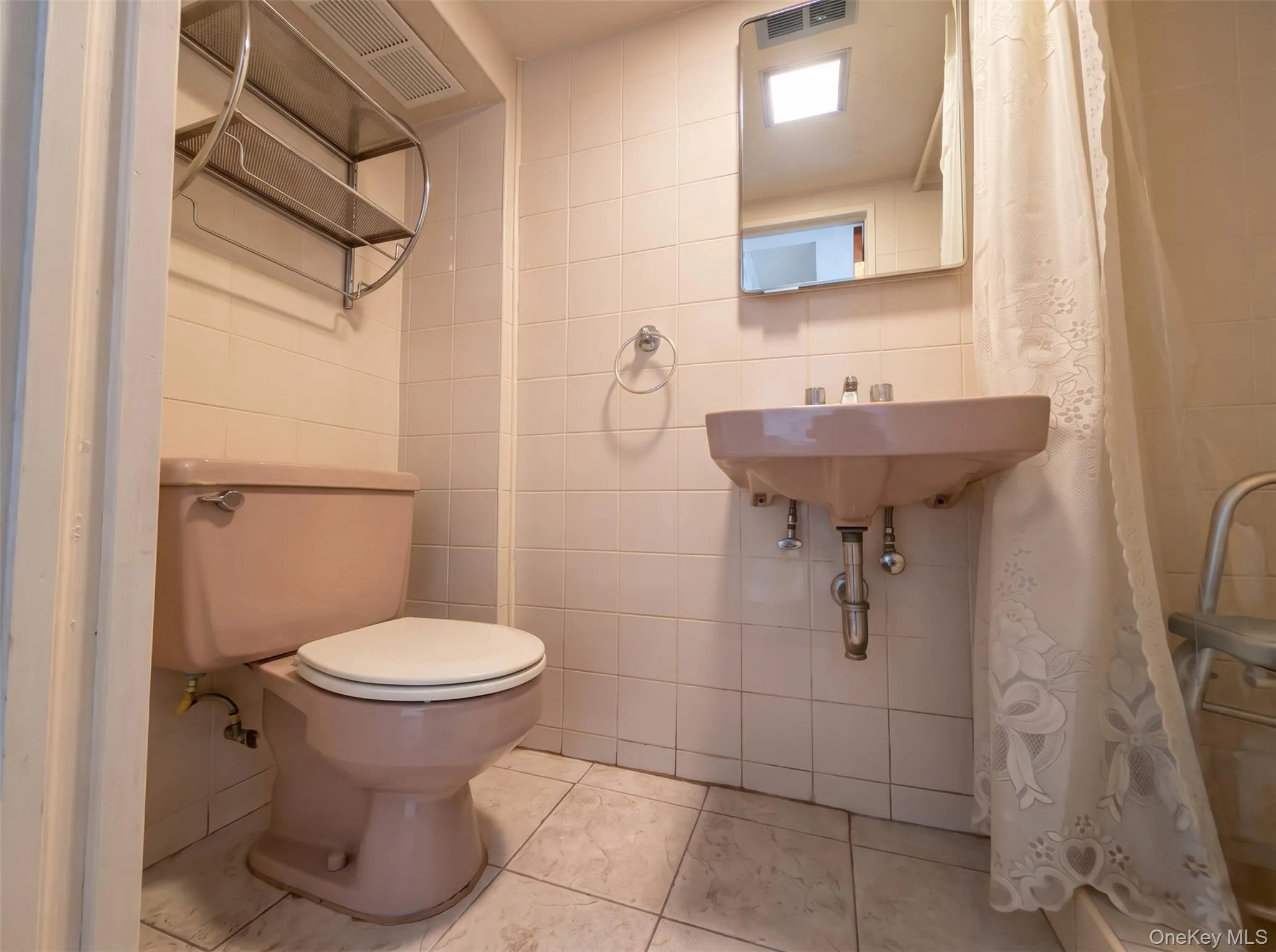 6424 80th Avenue, New York, NY, 3 Bedrooms Bedrooms, 7 Rooms Rooms,2 BathroomsBathrooms,Residential,For Rent,80th,0,1031415 6424 80th Avenue, New York, NY, 3 Bedrooms Bedrooms, 7 Rooms Rooms,2 BathroomsBathrooms,Residential,For Rent,80th,0,1031415