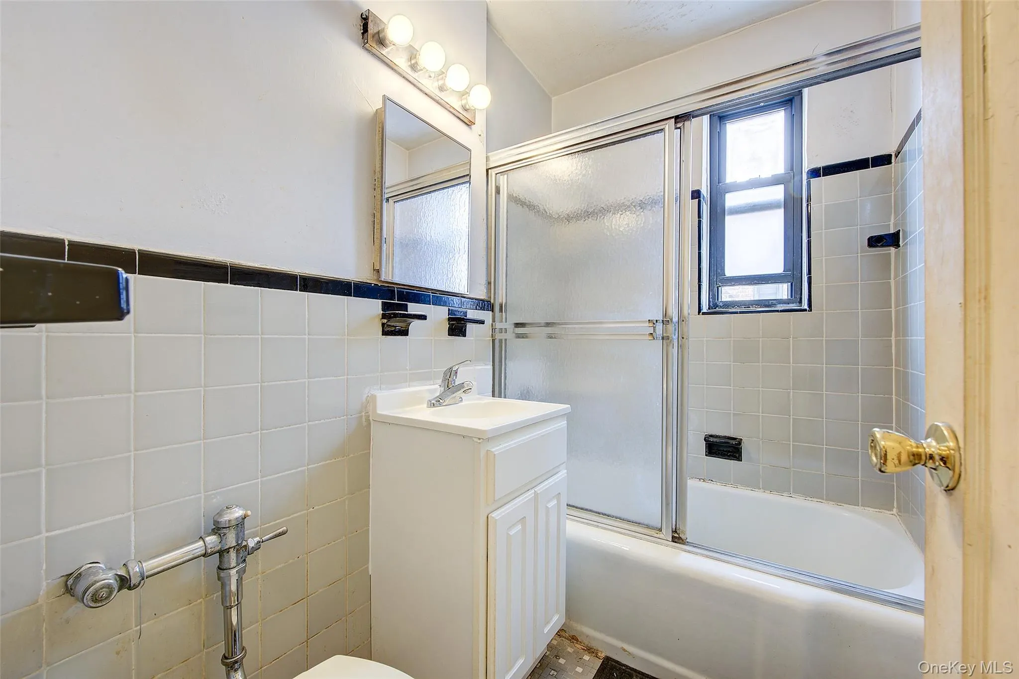 37-27 86th Street, New York, NY, 1 Bedroom Bedrooms, 3 Rooms Rooms,1 BathroomBathrooms,Residential,For Rent,86th,0,1031419 37-27 86th Street, New York, NY, 1 Bedroom Bedrooms, 3 Rooms Rooms,1 BathroomBathrooms,Residential,For Rent,86th,0,1031419