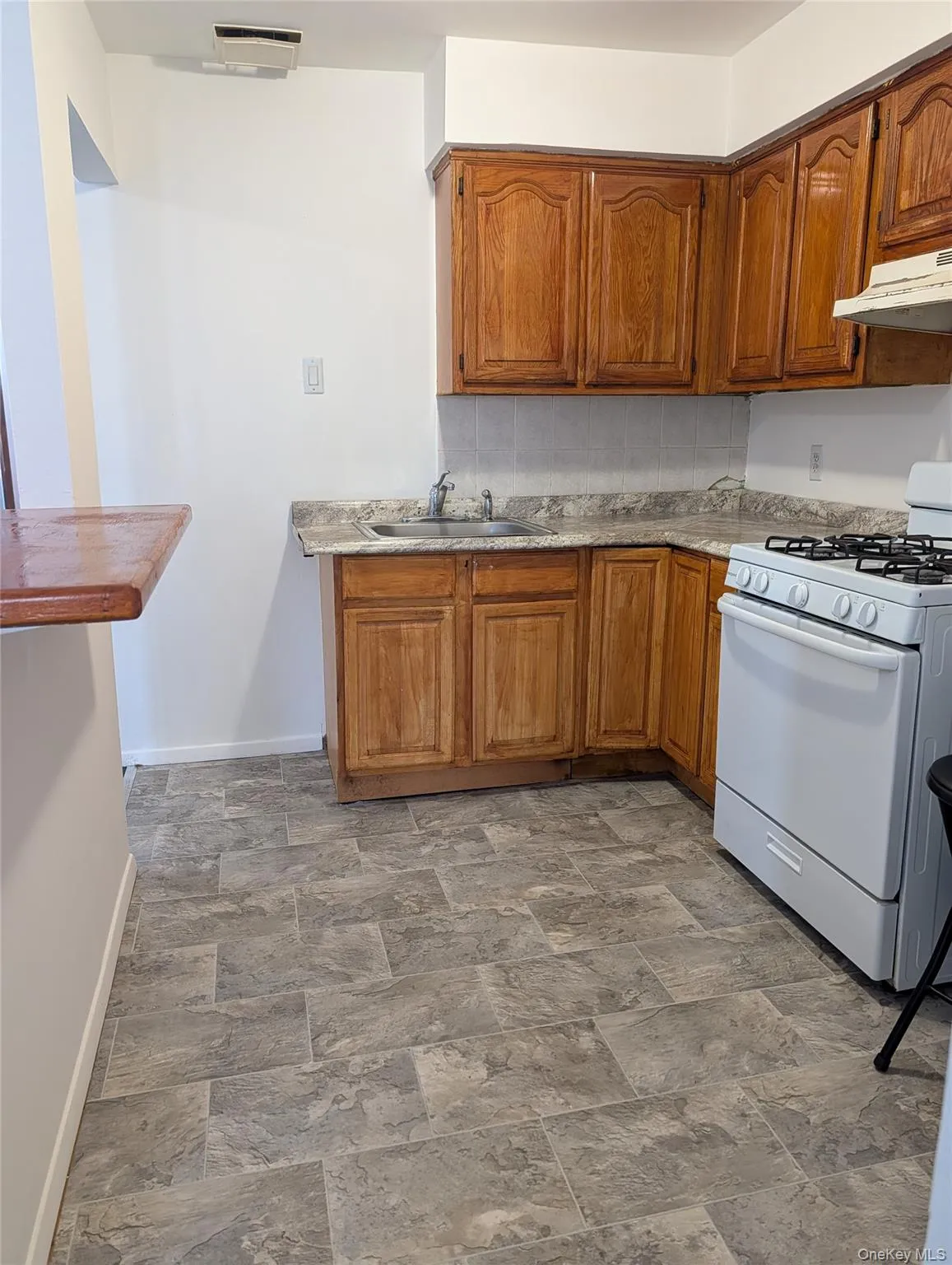 52-83 72nd Place, New York, NY, 3 Bedrooms Bedrooms, 5 Rooms Rooms,1 BathroomBathrooms,Residential Lease,For Rent,72nd,0,1031421 52-83 72nd Place, New York, NY, 3 Bedrooms Bedrooms, 5 Rooms Rooms,1 BathroomBathrooms,Residential Lease,For Rent,72nd,0,1031421