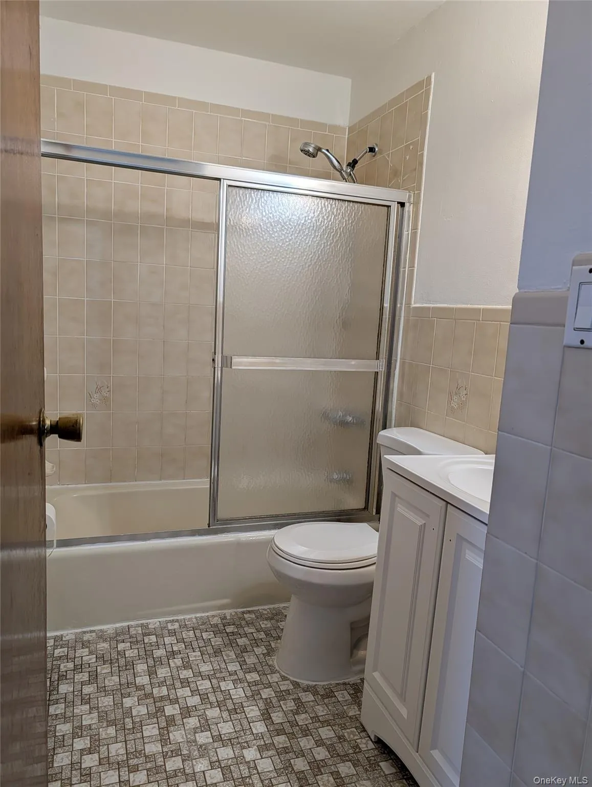 52-83 72nd Place, New York, NY, 3 Bedrooms Bedrooms, 5 Rooms Rooms,1 BathroomBathrooms,Residential Lease,For Rent,72nd,0,1031421 52-83 72nd Place, New York, NY, 3 Bedrooms Bedrooms, 5 Rooms Rooms,1 BathroomBathrooms,Residential Lease,For Rent,72nd,0,1031421
