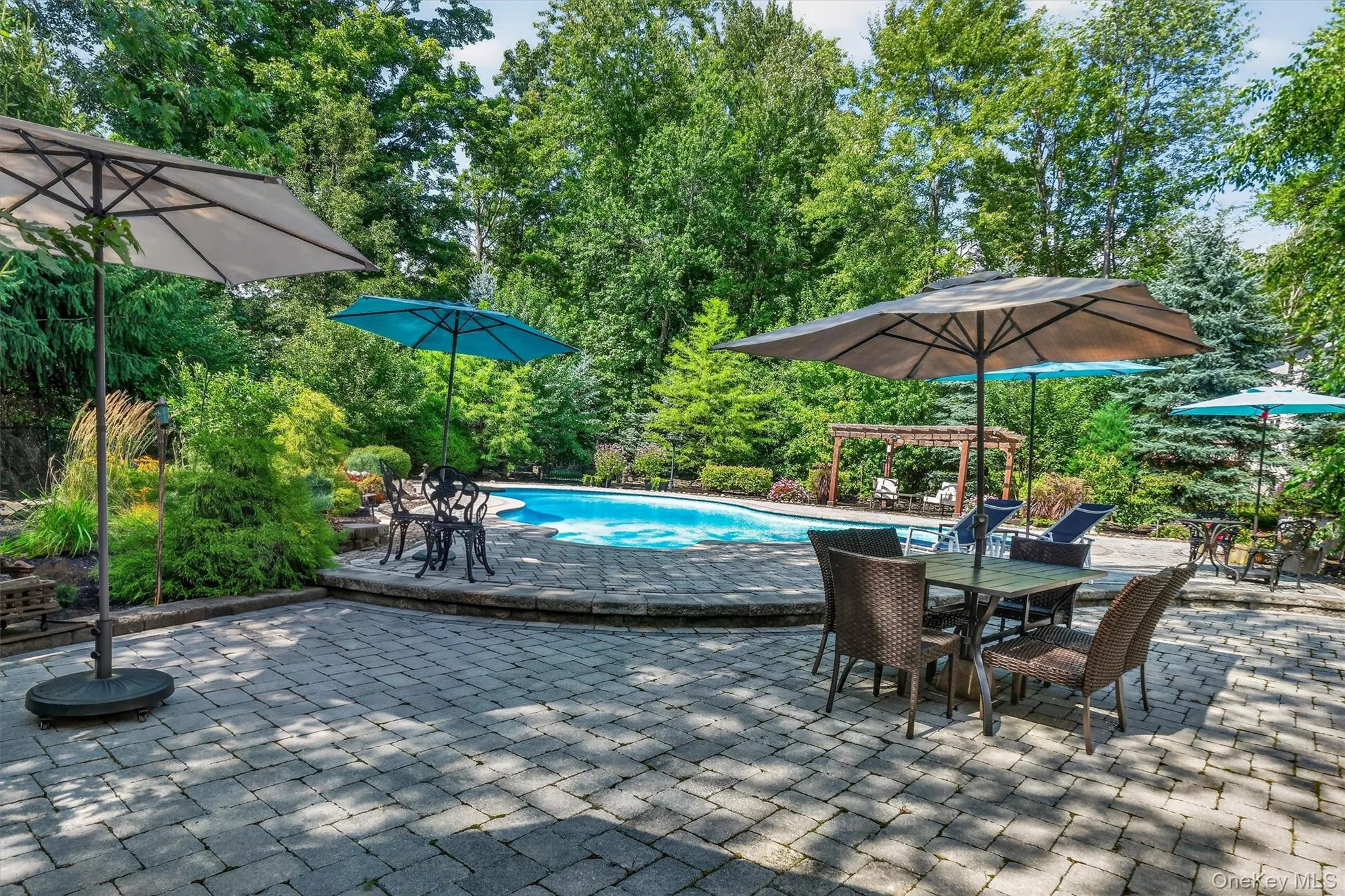 44 Greenwich Avenue, Woodbury, NY, 4 Bedrooms Bedrooms, 9 Rooms Rooms,3 BathroomsBathrooms,Residential,For Rent,Greenwich,0,1031426 44 Greenwich Avenue, Woodbury, NY, 4 Bedrooms Bedrooms, 9 Rooms Rooms,3 BathroomsBathrooms,Residential,For Rent,Greenwich,0,1031426