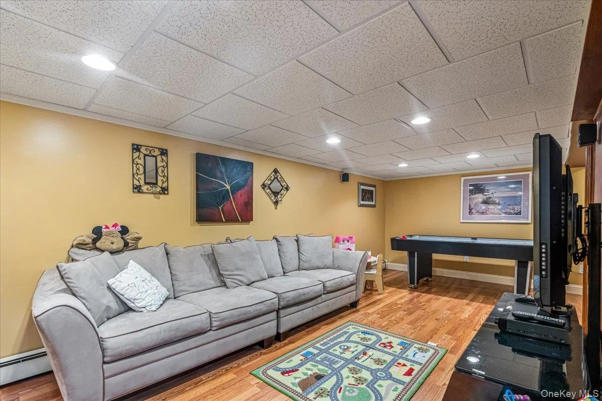 2 Gateway, Oyster Bay, NY, 3 Bedrooms Bedrooms, 8 Rooms Rooms,2 BathroomsBathrooms,Residential,For Rent,Gateway,0,1031431 2 Gateway, Oyster Bay, NY, 3 Bedrooms Bedrooms, 8 Rooms Rooms,2 BathroomsBathrooms,Residential,For Rent,Gateway,0,1031431