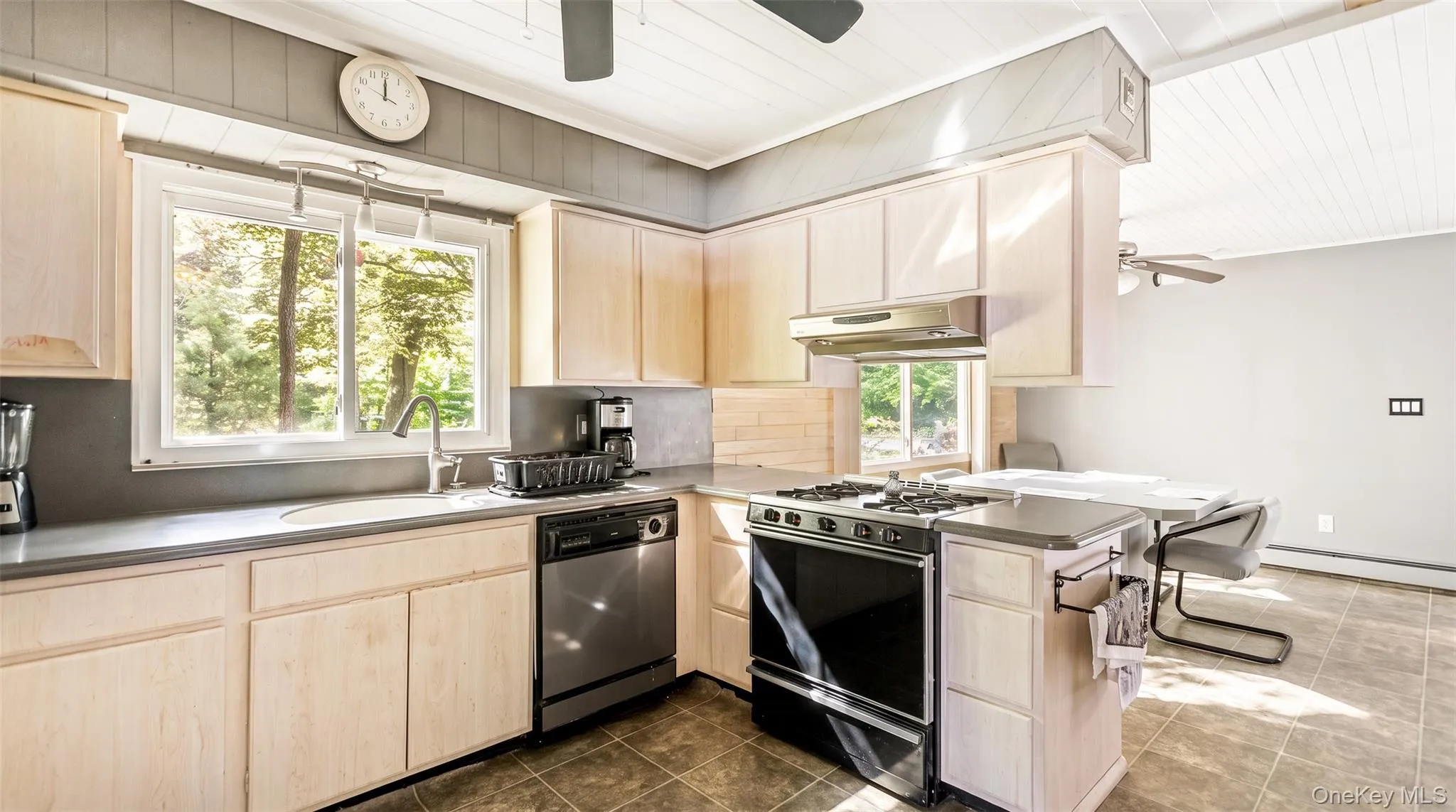 10 Eagle Drive, Brookhaven, NY, 4 Bedrooms Bedrooms, 13 Rooms Rooms,2 BathroomsBathrooms,Residential,For Rent,Eagle,0,1031432 10 Eagle Drive, Brookhaven, NY, 4 Bedrooms Bedrooms, 13 Rooms Rooms,2 BathroomsBathrooms,Residential,For Rent,Eagle,0,1031432