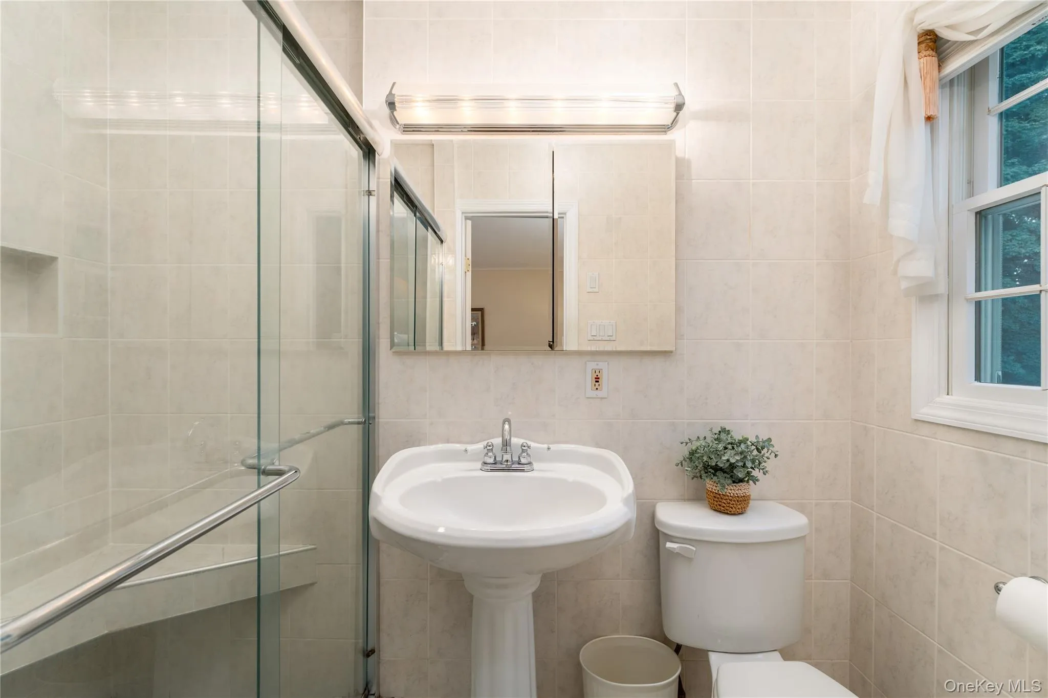 Ensuite bathroom, walk-in shower with glass door, heated towel rack Ensuite bathroom, walk-in shower with glass door, heated towel rack