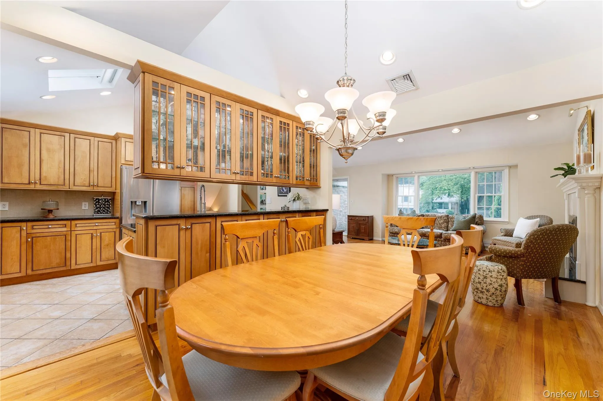 HW floors, Vaulted ceiling, overhead light, bay window HW floors, Vaulted ceiling, overhead light, bay window