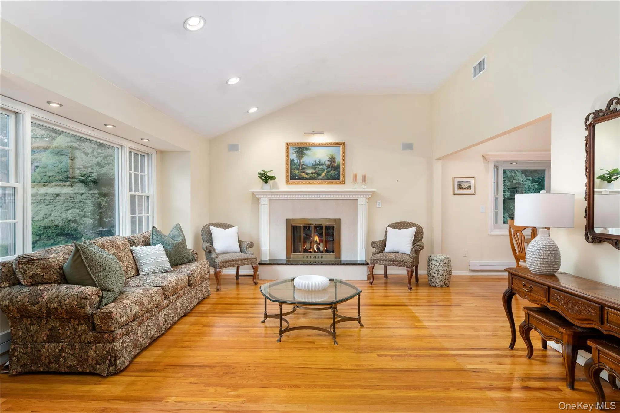 HW floors, vaulted ceilings, overhead light, large picture window HW floors, vaulted ceilings, overhead light, large picture window