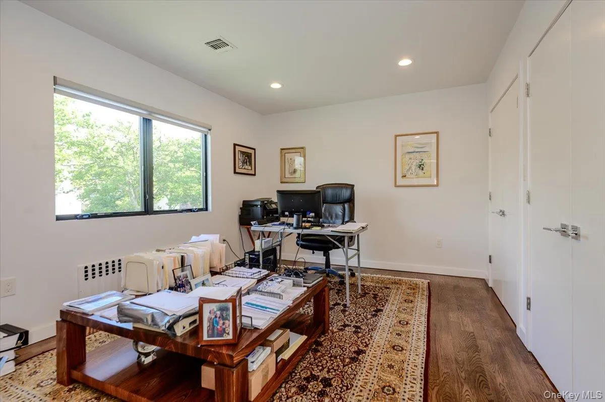 Office/Bedroom 4 Office/Bedroom 4