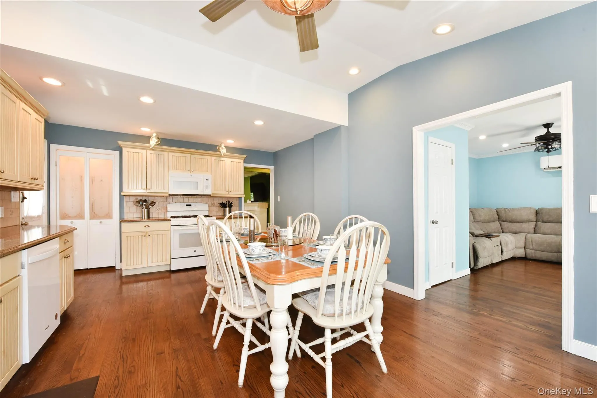 592 Winthrop Avenue, Hempstead, NY, 3 Bedrooms Bedrooms, 6 Rooms Rooms,2 BathroomsBathrooms,Residential,For Rent,Winthrop,0,1031439 592 Winthrop Avenue, Hempstead, NY, 3 Bedrooms Bedrooms, 6 Rooms Rooms,2 BathroomsBathrooms,Residential,For Rent,Winthrop,0,1031439