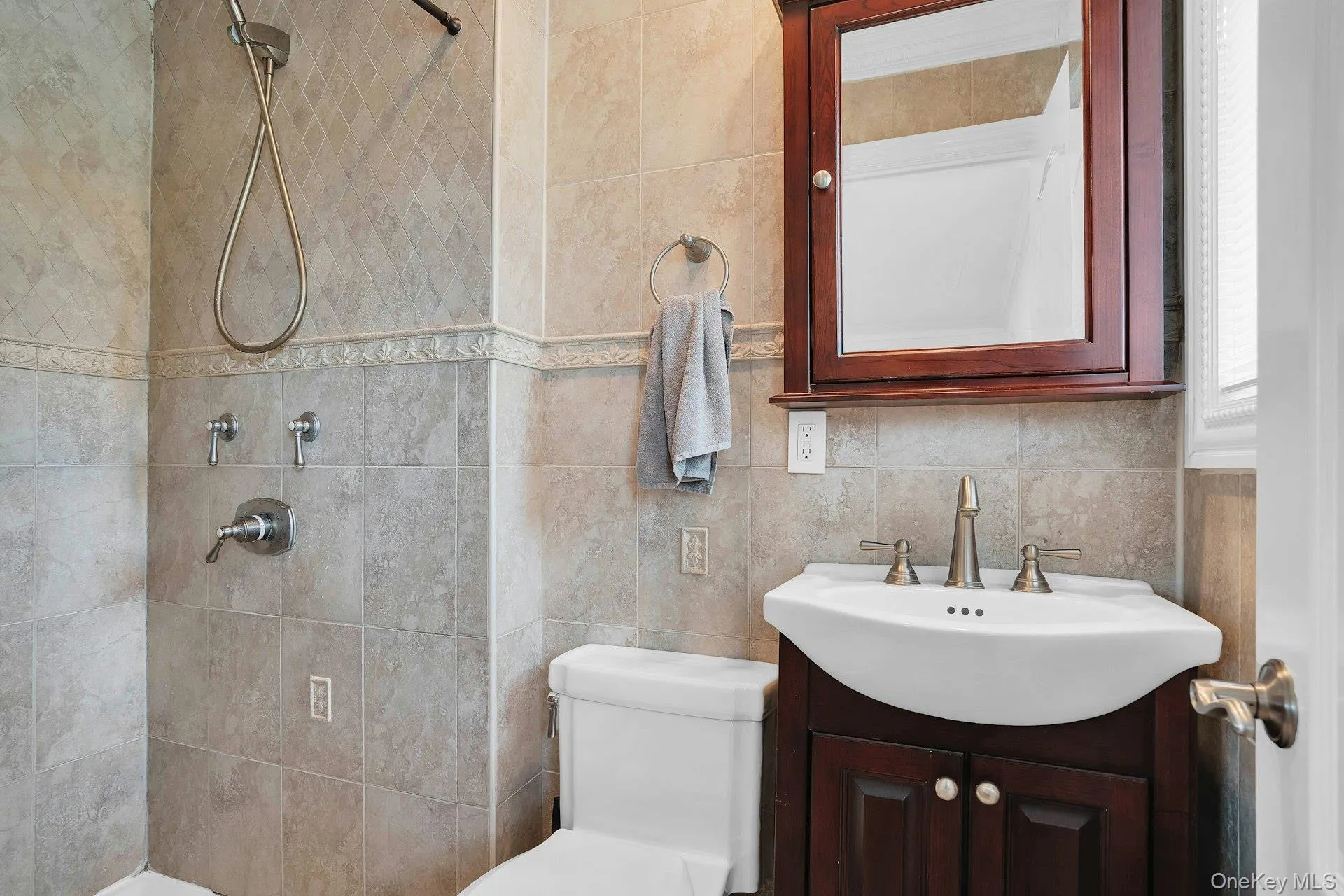 66 Harvest Lane, Smithtown, NY, 4 Bedrooms Bedrooms, 7 Rooms Rooms,3 BathroomsBathrooms,Residential,For Rent,Harvest,0,1031448 66 Harvest Lane, Smithtown, NY, 4 Bedrooms Bedrooms, 7 Rooms Rooms,3 BathroomsBathrooms,Residential,For Rent,Harvest,0,1031448