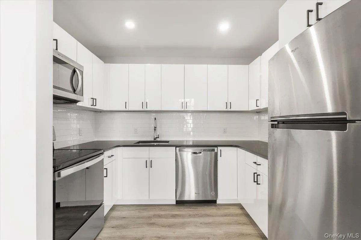 49 Beekman Avenue, Mount Pleasant, NY, 1 Bedroom Bedrooms, 3 Rooms Rooms,1 BathroomBathrooms,Residential Lease,For Rent,Beekman,0,1031454 49 Beekman Avenue, Mount Pleasant, NY, 1 Bedroom Bedrooms, 3 Rooms Rooms,1 BathroomBathrooms,Residential Lease,For Rent,Beekman,0,1031454