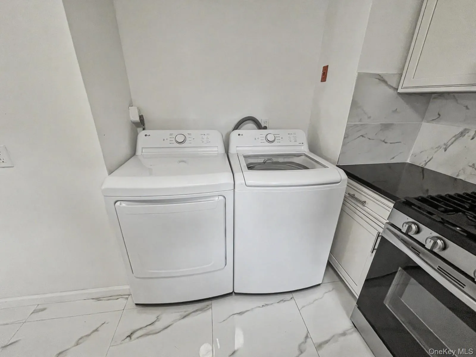 1 Maple Lane, Deerpark, NY, 2 Bedrooms Bedrooms, 4 Rooms Rooms,1 BathroomBathrooms,Residential Lease,For Rent,Maple,0,1031467 1 Maple Lane, Deerpark, NY, 2 Bedrooms Bedrooms, 4 Rooms Rooms,1 BathroomBathrooms,Residential Lease,For Rent,Maple,0,1031467