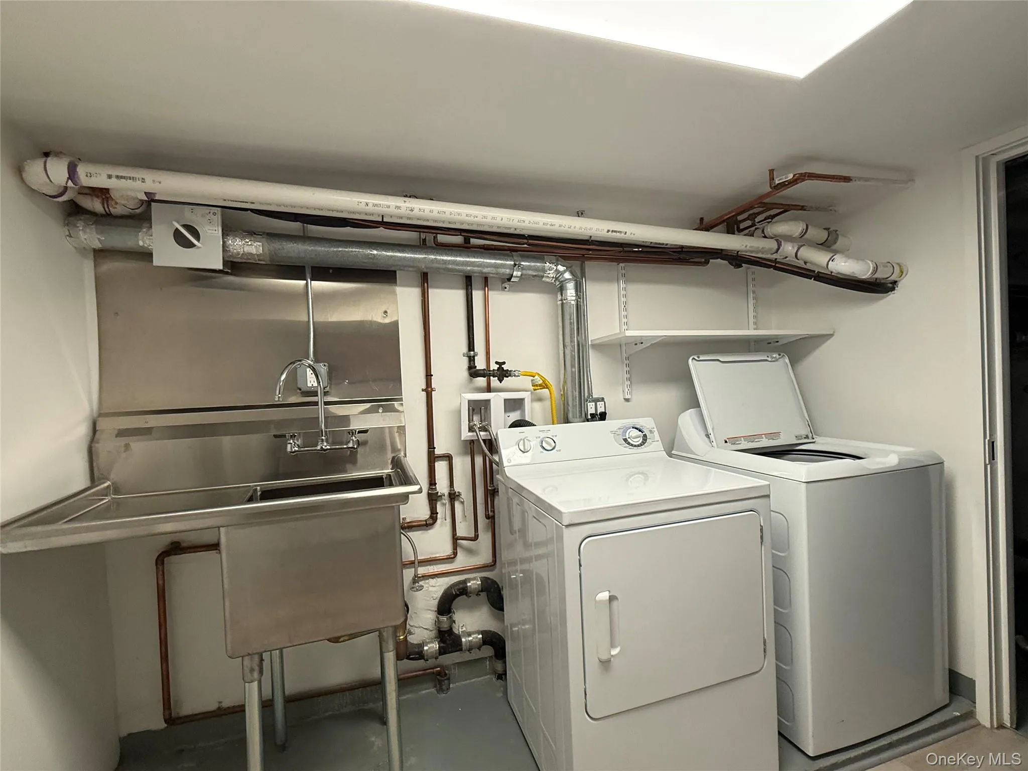 6194 Grove St, New York, NY, 3 Bedrooms Bedrooms, 5 Rooms Rooms,2 BathroomsBathrooms,Residential Lease,For Rent,Grove St,0,1031469 6194 Grove St, New York, NY, 3 Bedrooms Bedrooms, 5 Rooms Rooms,2 BathroomsBathrooms,Residential Lease,For Rent,Grove St,0,1031469