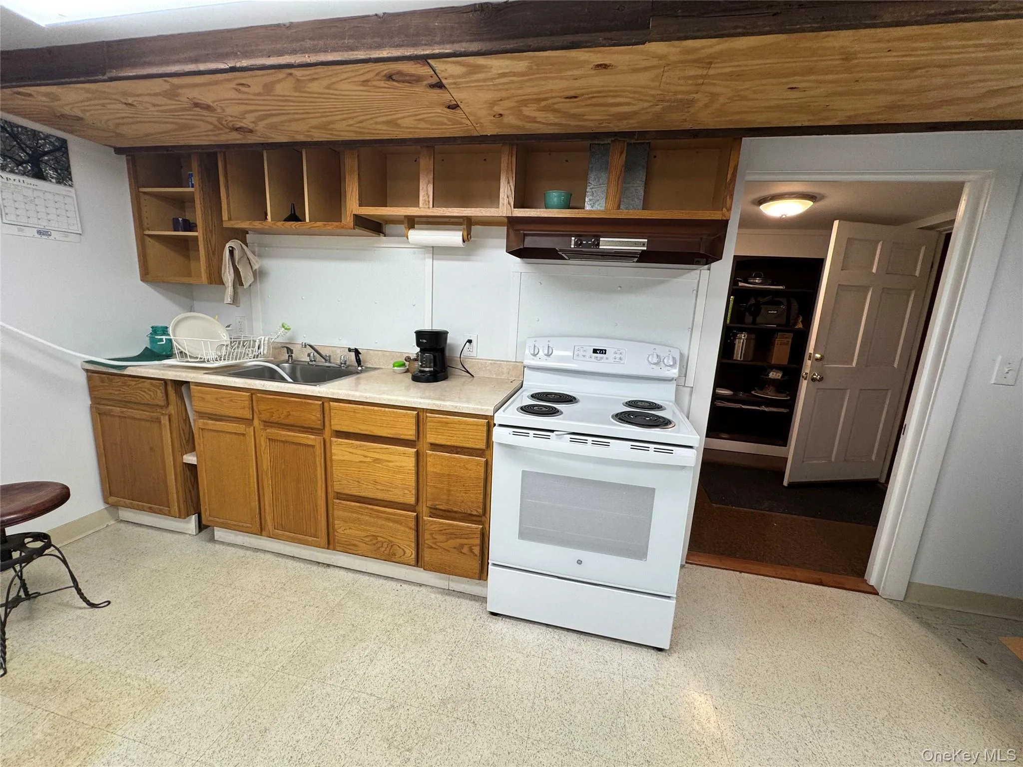 Summer kitchen in basement area Summer kitchen in basement area