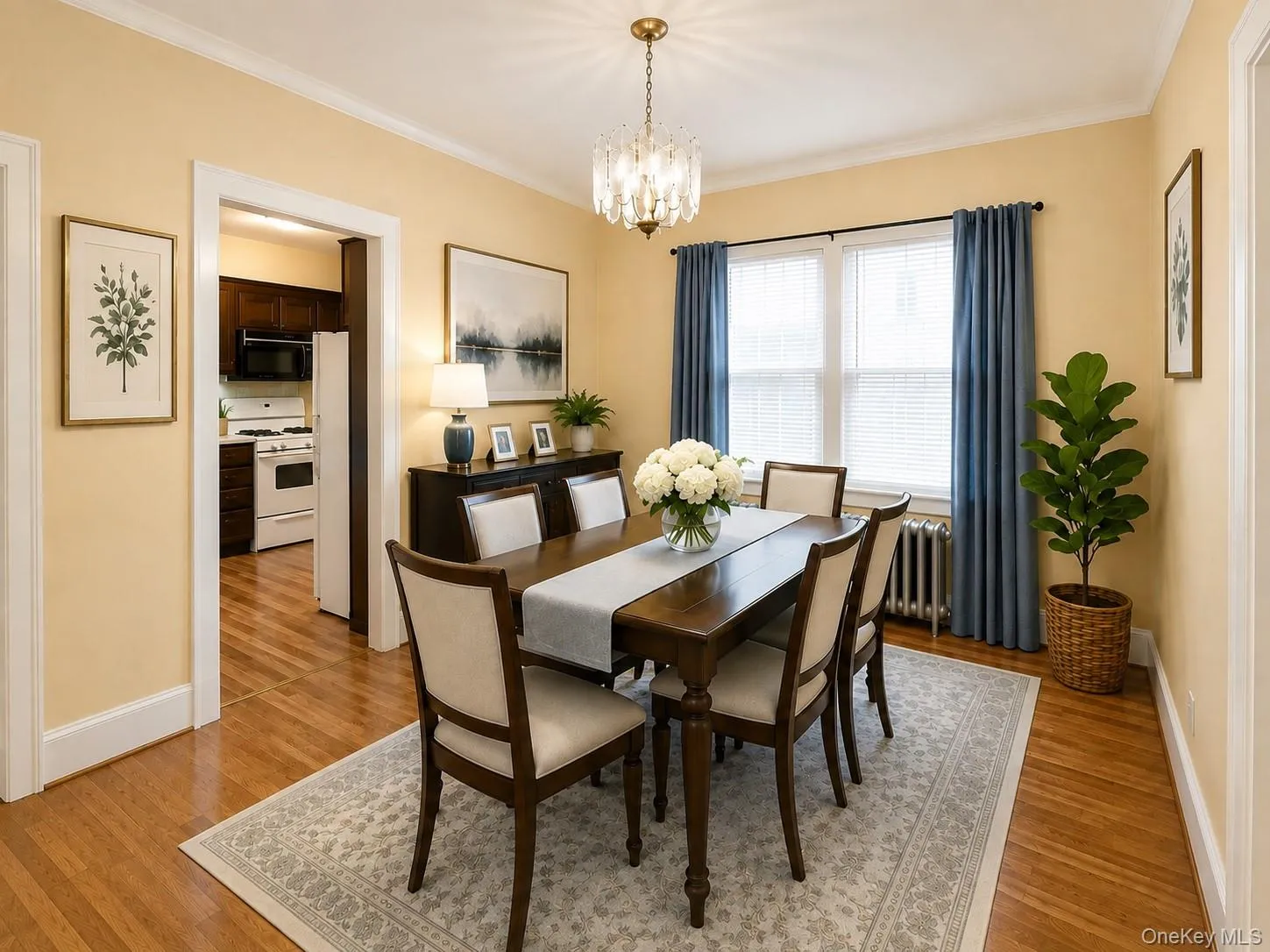 Dining room conveniently located next to the kitchen.(Virtual Staged) Dining room conveniently located next to the kitchen.(Virtual Staged)