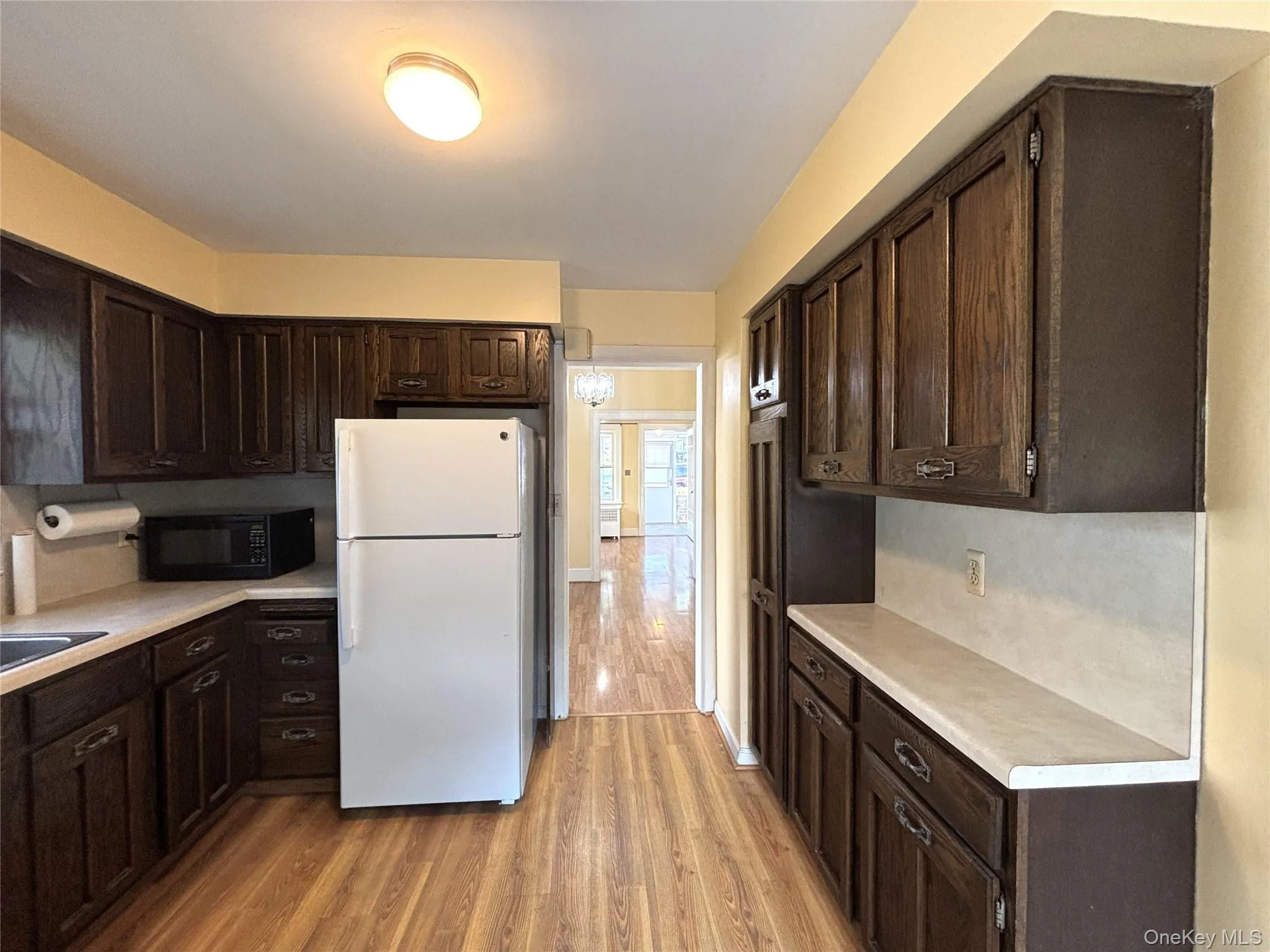 Functional kitchen with efficient workspace. Functional kitchen with efficient workspace.