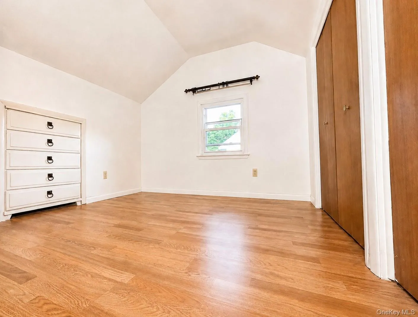 Upper-level Bedroom 4 with flexible use. Upper-level Bedroom 4 with flexible use.