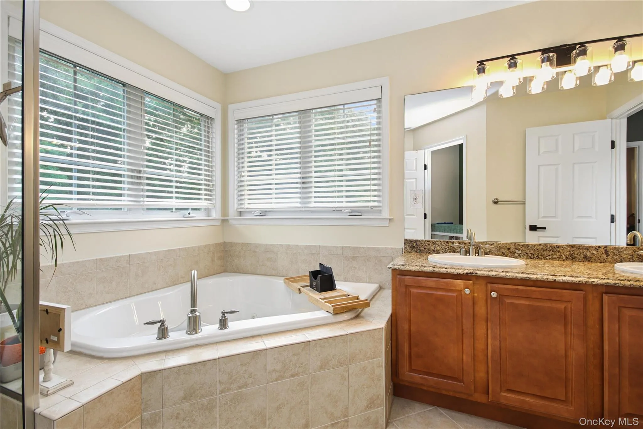 Relaxing spa Master Bath Relaxing spa Master Bath