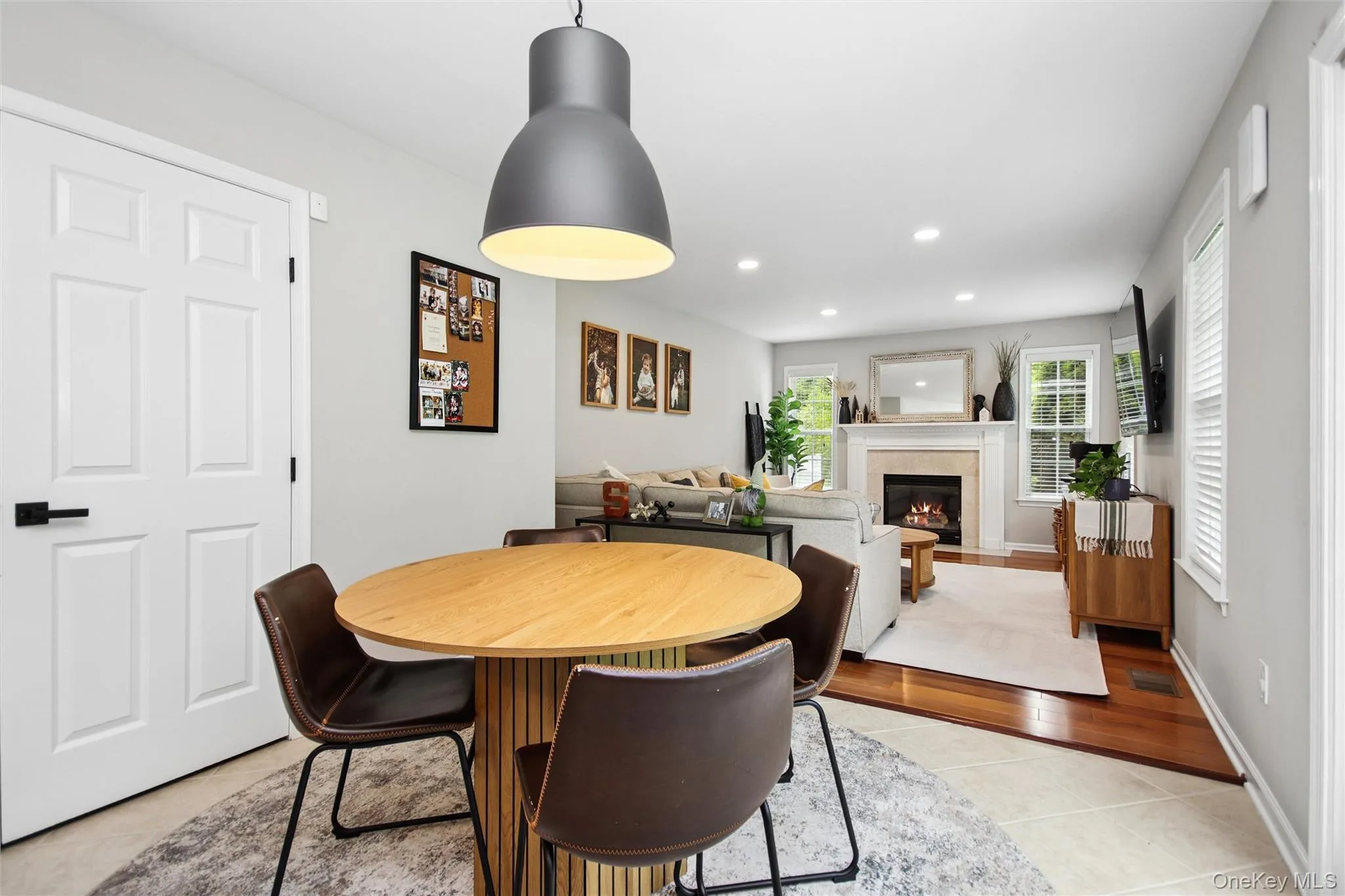Open concept- great flow from kitchen to F/R Open concept- great flow from kitchen to F/R