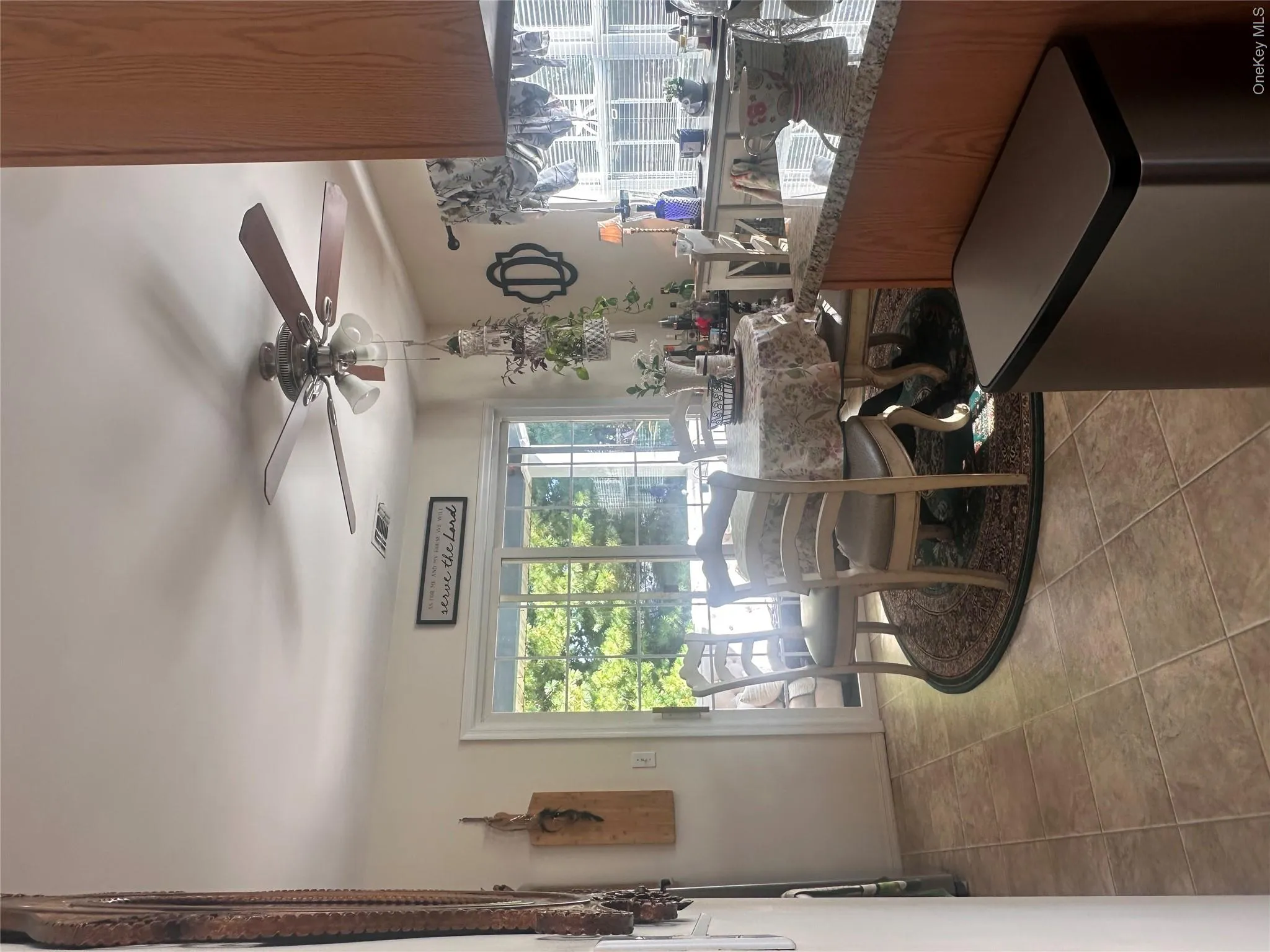 Eat In Kitchen w/sliders to back porch Eat In Kitchen w/sliders to back porch