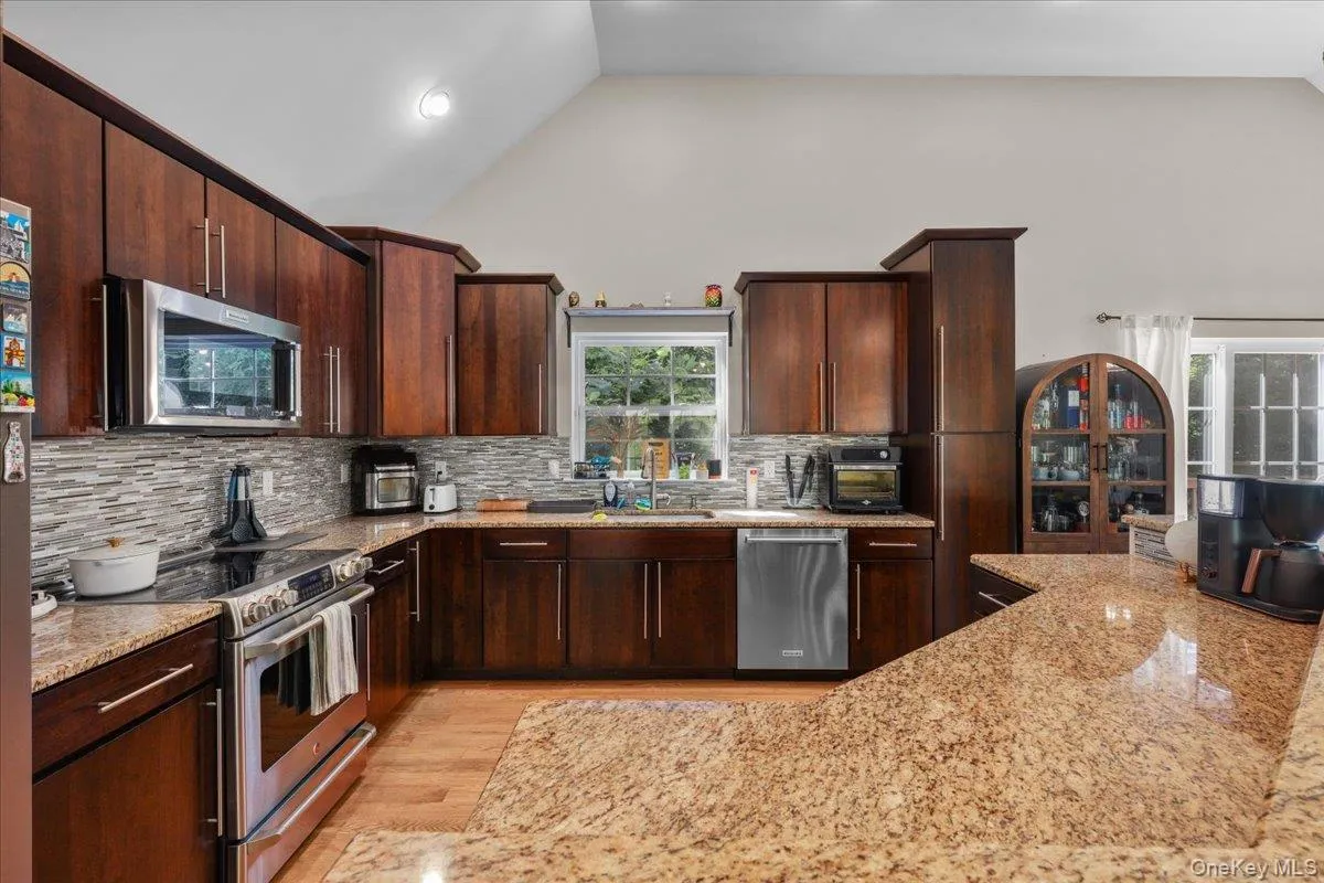 39 New Hill Road, Putnam Valley, NY, 3 Bedrooms Bedrooms, 9 Rooms Rooms,3 BathroomsBathrooms,Residential,For Rent,New Hill,0,1031491 39 New Hill Road, Putnam Valley, NY, 3 Bedrooms Bedrooms, 9 Rooms Rooms,3 BathroomsBathrooms,Residential,For Rent,New Hill,0,1031491