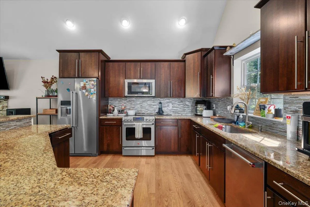 39 New Hill Road, Putnam Valley, NY, 3 Bedrooms Bedrooms, 9 Rooms Rooms,3 BathroomsBathrooms,Residential,For Rent,New Hill,0,1031491 39 New Hill Road, Putnam Valley, NY, 3 Bedrooms Bedrooms, 9 Rooms Rooms,3 BathroomsBathrooms,Residential,For Rent,New Hill,0,1031491